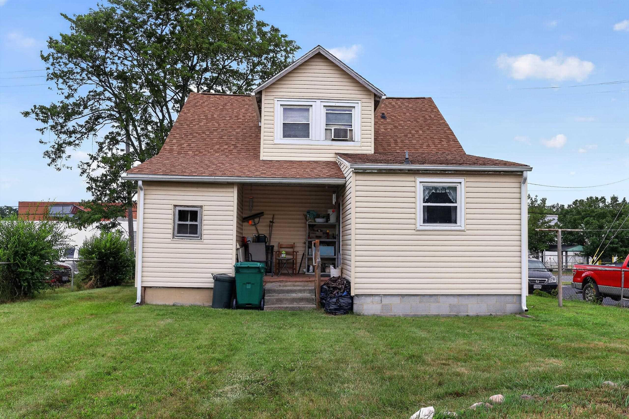 568 N CHARLOTTE AVE, WAYNESBORO, Virginia 22980, 4 Bedrooms Bedrooms, ,1 BathroomBathrooms,Residential,N/a,568 N CHARLOTTE AVE,678930 MLS # 678930