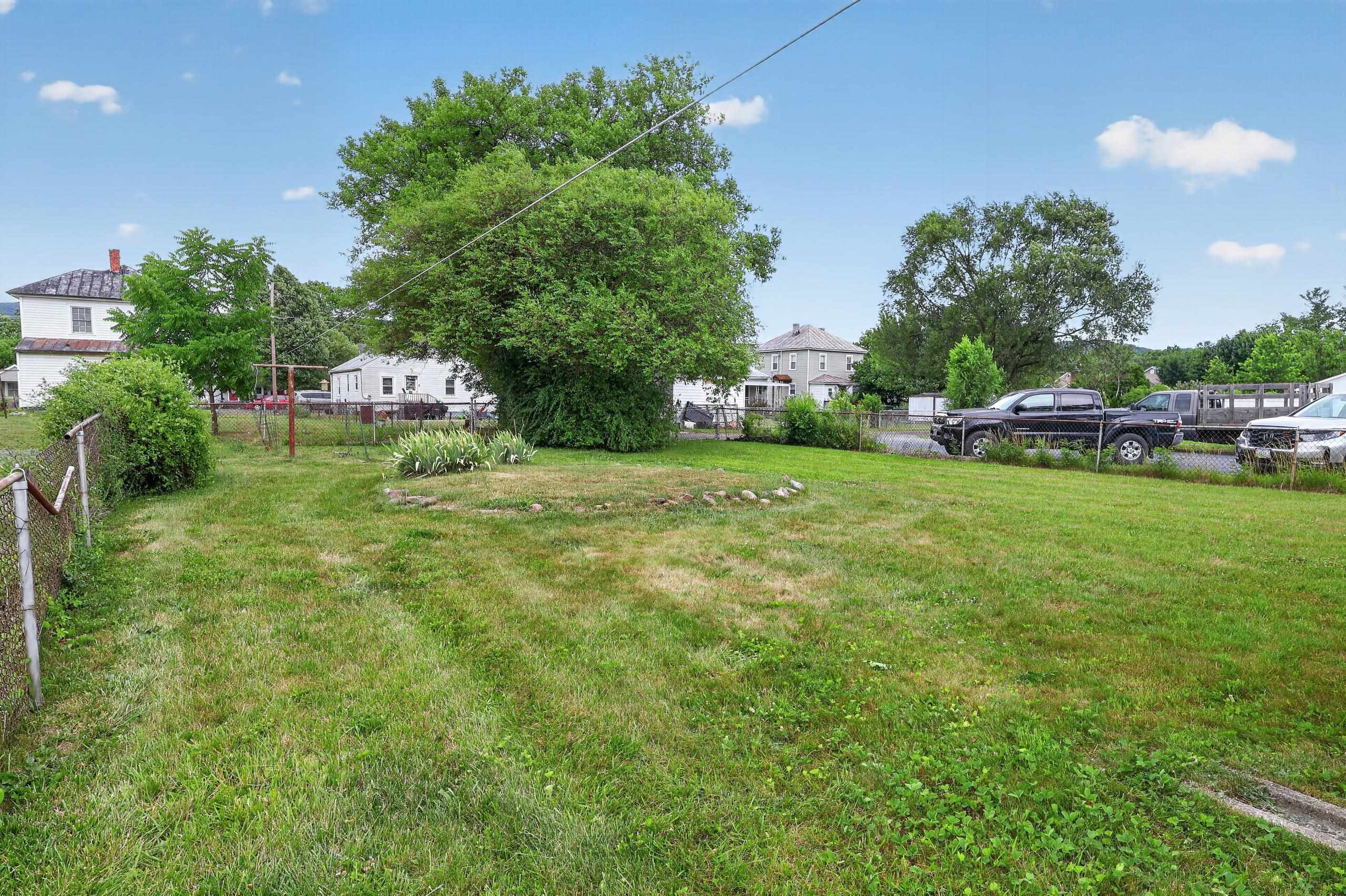 568 N CHARLOTTE AVE, WAYNESBORO, Virginia 22980, 4 Bedrooms Bedrooms, ,1 BathroomBathrooms,Residential,N/a,568 N CHARLOTTE AVE,678930 MLS # 678930