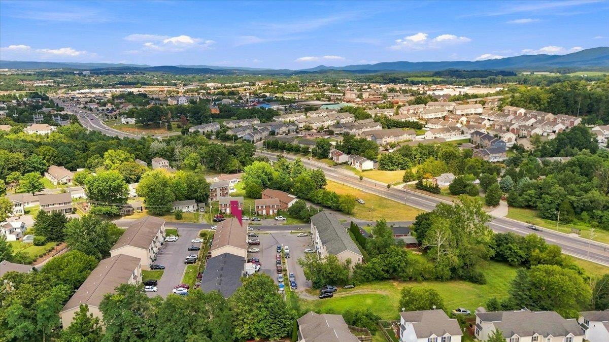 2312 KENDALL LN, HARRISONBURG, Virginia 22801, 3 Bedrooms Bedrooms, ,2 BathroomsBathrooms,Residential,2312 KENDALL LN,680524 MLS # 680524