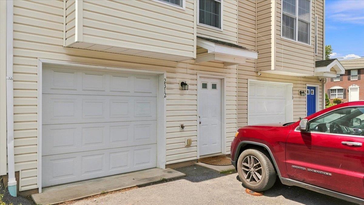 2312 KENDALL LN, HARRISONBURG, Virginia 22801, 3 Bedrooms Bedrooms, ,2 BathroomsBathrooms,Residential,2312 KENDALL LN,680524 MLS # 680524