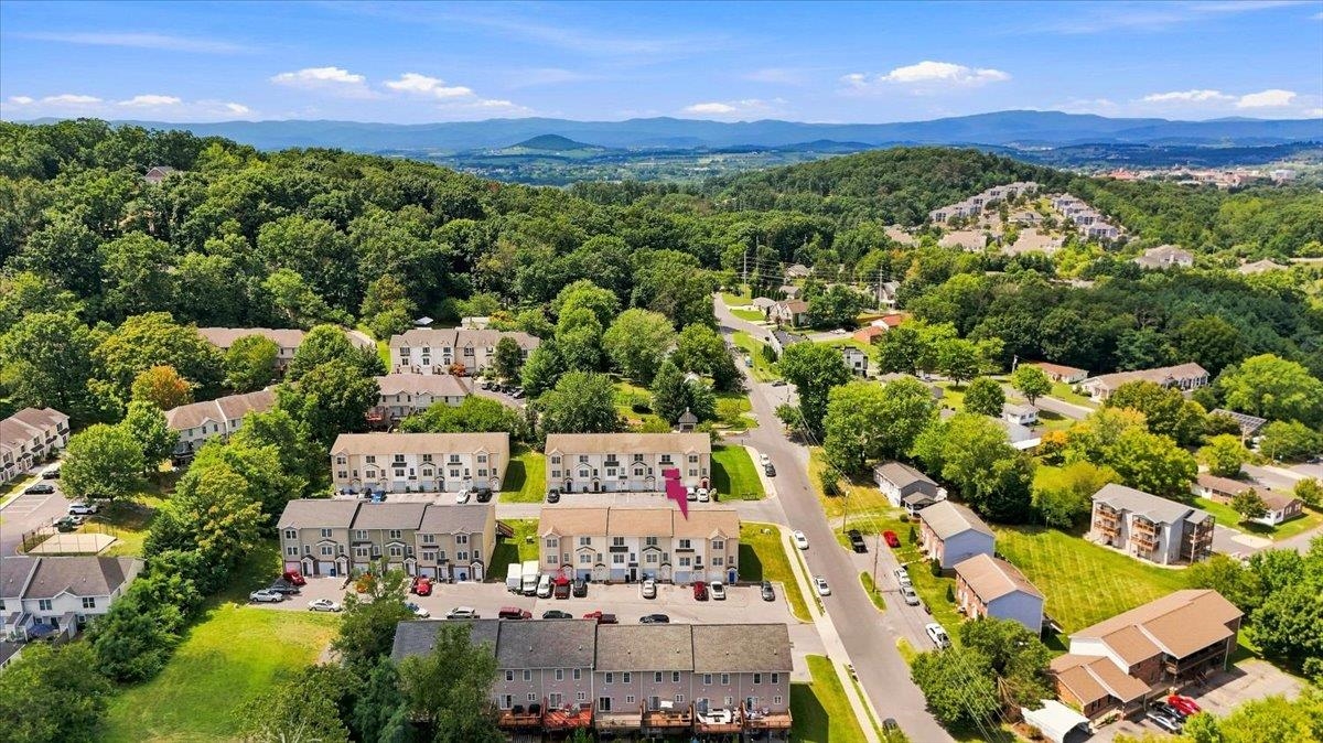 2312 KENDALL LN, HARRISONBURG, Virginia 22801, 3 Bedrooms Bedrooms, ,2 BathroomsBathrooms,Residential,2312 KENDALL LN,680524 MLS # 680524