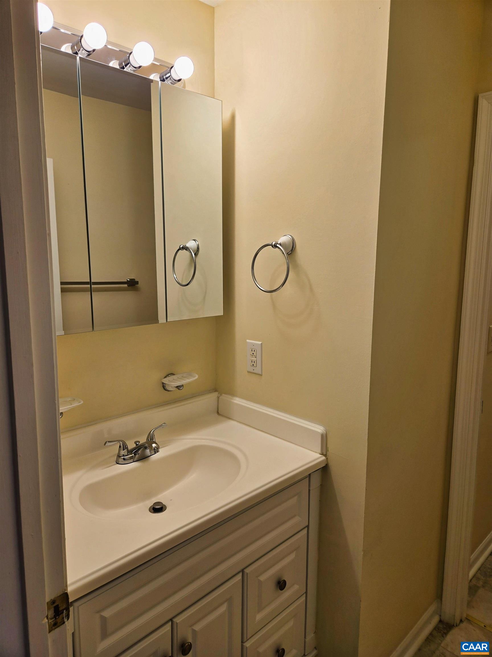 207 GREENTREE PARK, CHARLOTTESVILLE, Virginia 22901, 3 Bedrooms Bedrooms, ,1 BathroomBathrooms,Residential,207 GREENTREE PARK,680525 MLS # 680525 207 GREENTREE PARK, CHARLOTTESVILLE, Virginia 22901, 3 Bedrooms Bedrooms, ,1 BathroomBathrooms,Residential,207 GREENTREE PARK,680525 MLS # 680525