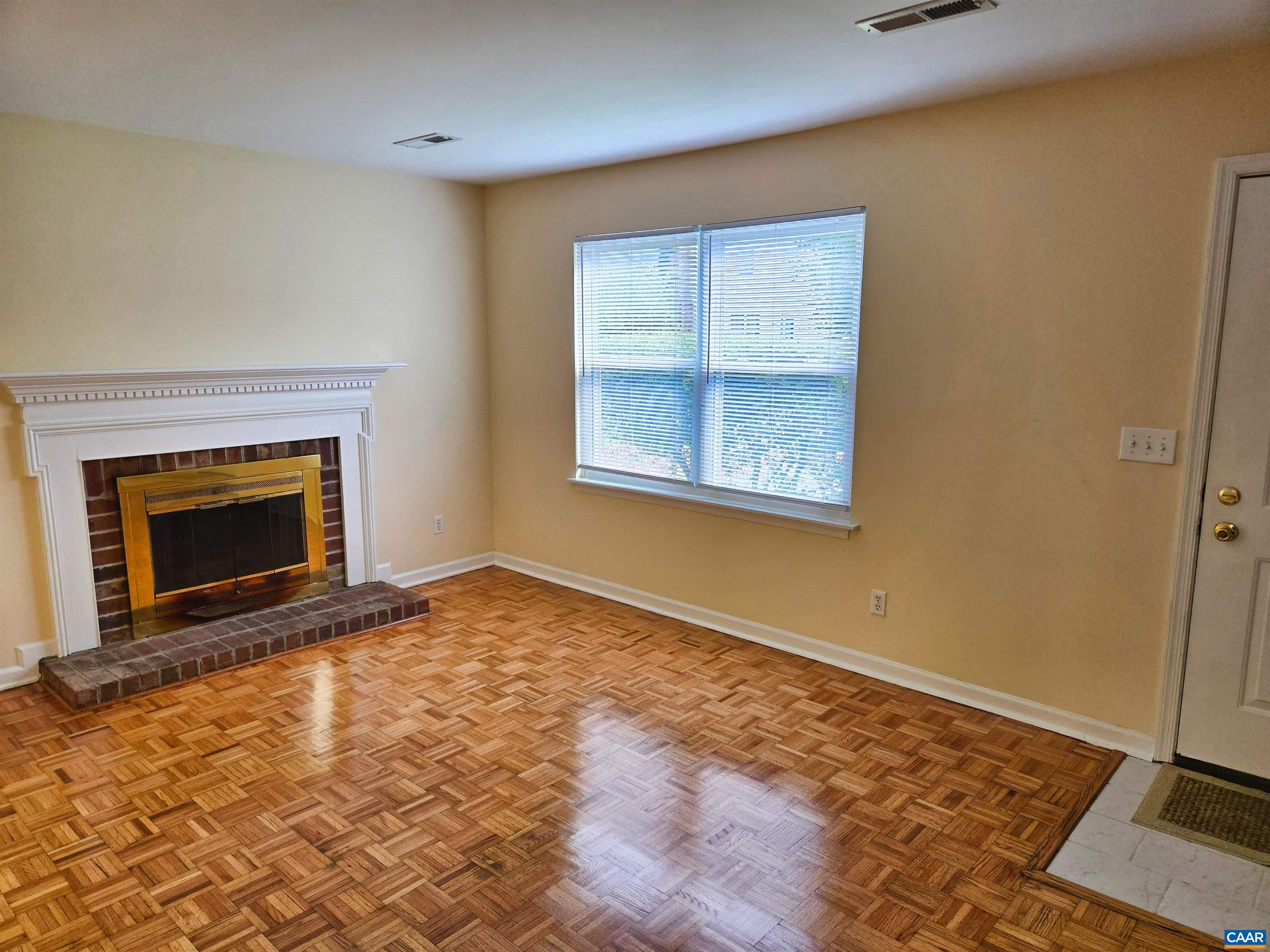 207 GREENTREE PARK, CHARLOTTESVILLE, Virginia 22901, 3 Bedrooms Bedrooms, ,1 BathroomBathrooms,Residential,207 GREENTREE PARK,680525 MLS # 680525 207 GREENTREE PARK, CHARLOTTESVILLE, Virginia 22901, 3 Bedrooms Bedrooms, ,1 BathroomBathrooms,Residential,207 GREENTREE PARK,680525 MLS # 680525