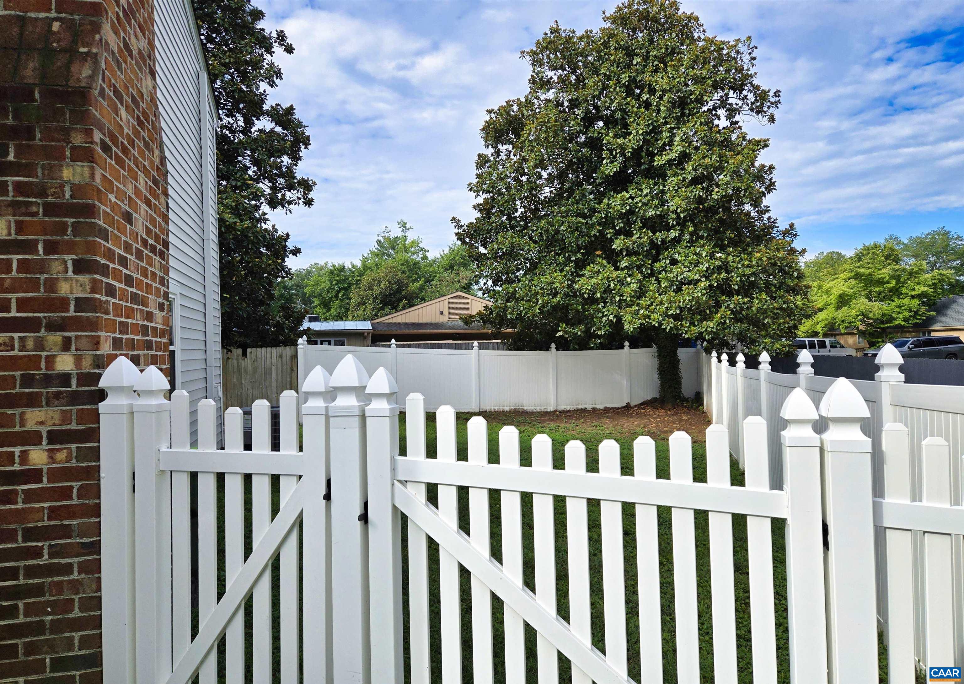 207 GREENTREE PARK, CHARLOTTESVILLE, Virginia 22901, 3 Bedrooms Bedrooms, ,1 BathroomBathrooms,Residential,207 GREENTREE PARK,680525 MLS # 680525 207 GREENTREE PARK, CHARLOTTESVILLE, Virginia 22901, 3 Bedrooms Bedrooms, ,1 BathroomBathrooms,Residential,207 GREENTREE PARK,680525 MLS # 680525