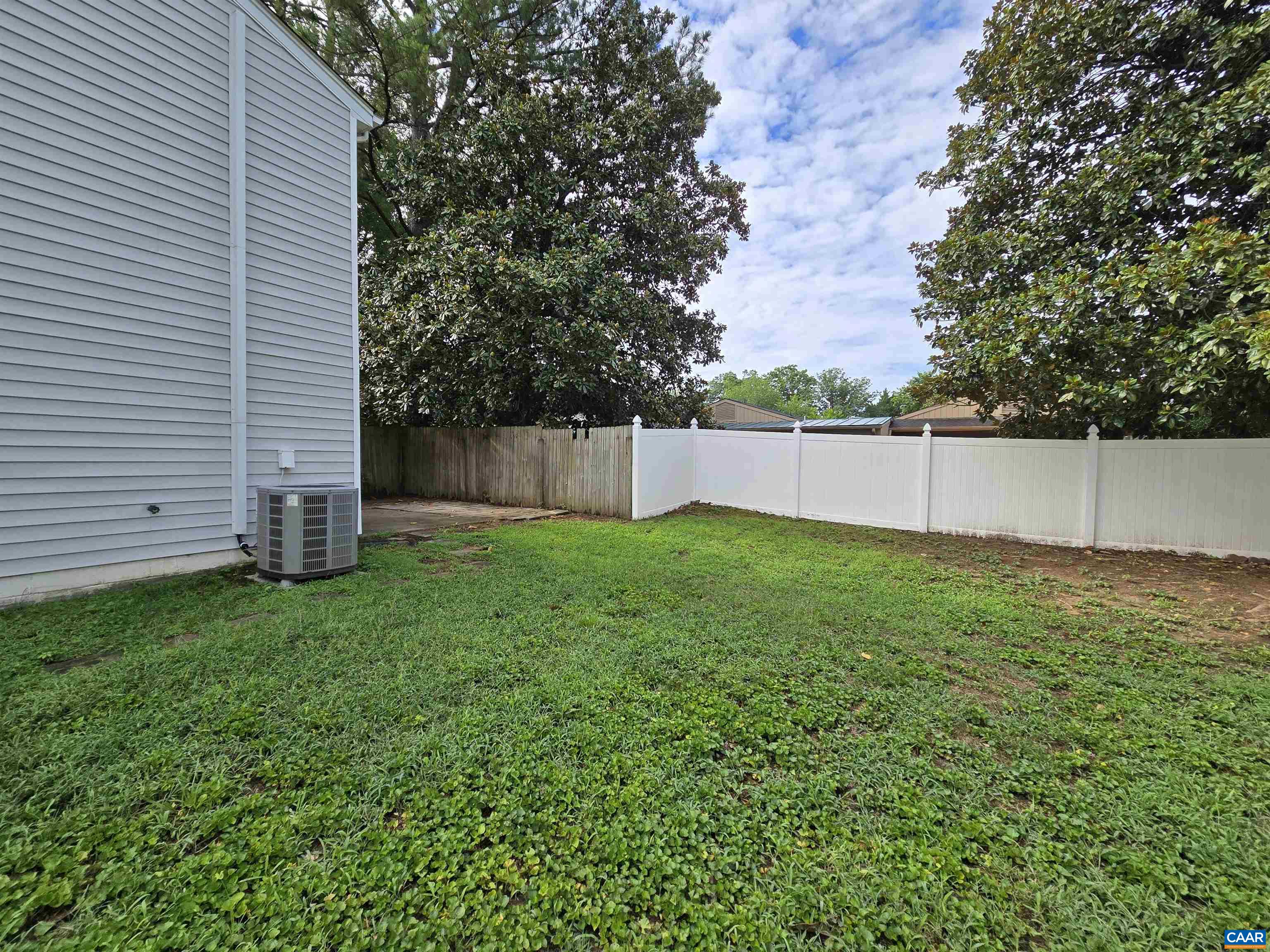 207 GREENTREE PARK, CHARLOTTESVILLE, Virginia 22901, 3 Bedrooms Bedrooms, ,1 BathroomBathrooms,Residential,207 GREENTREE PARK,680525 MLS # 680525 207 GREENTREE PARK, CHARLOTTESVILLE, Virginia 22901, 3 Bedrooms Bedrooms, ,1 BathroomBathrooms,Residential,207 GREENTREE PARK,680525 MLS # 680525