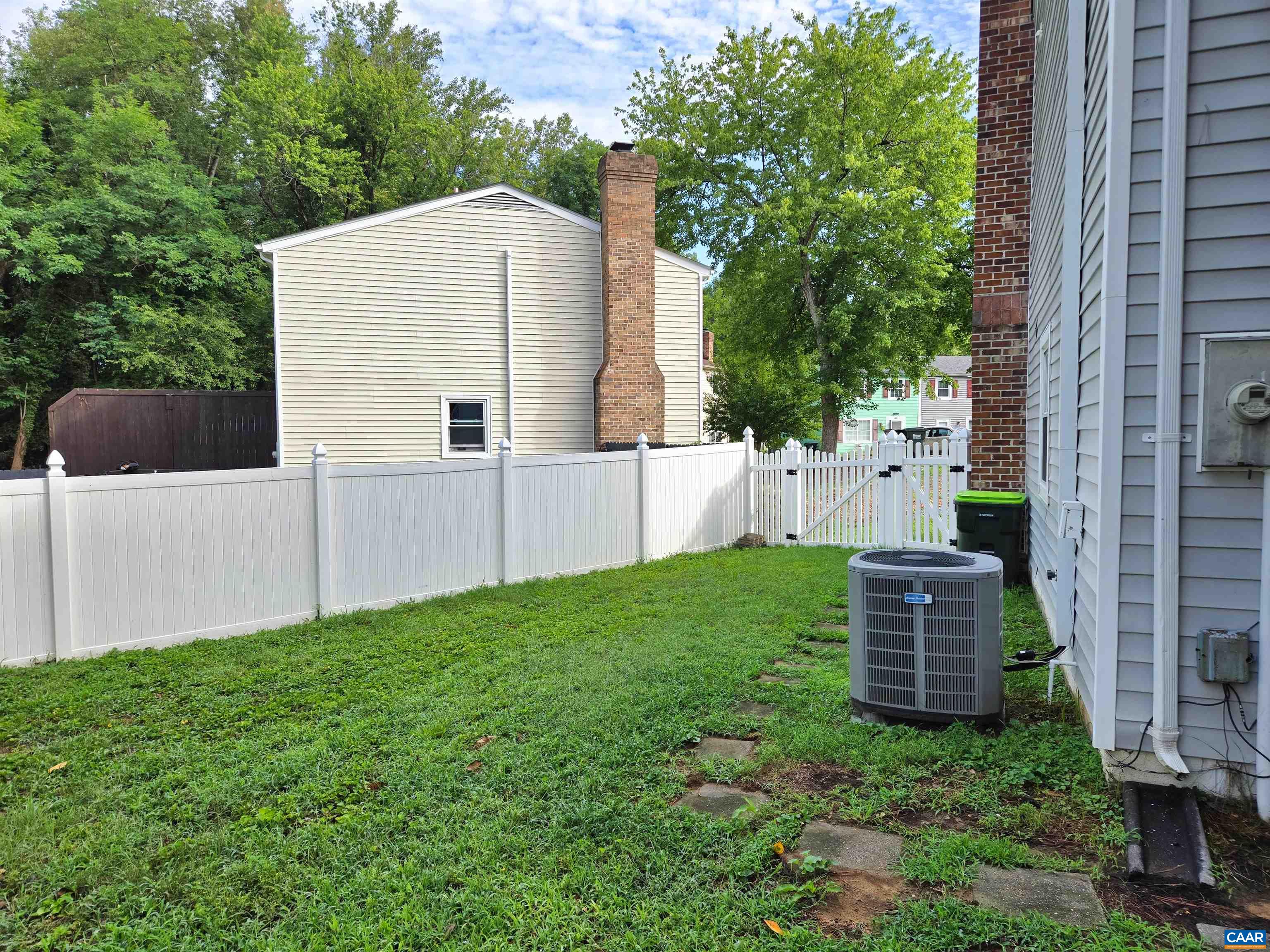 207 GREENTREE PARK, CHARLOTTESVILLE, Virginia 22901, 3 Bedrooms Bedrooms, ,1 BathroomBathrooms,Residential,207 GREENTREE PARK,680525 MLS # 680525 207 GREENTREE PARK, CHARLOTTESVILLE, Virginia 22901, 3 Bedrooms Bedrooms, ,1 BathroomBathrooms,Residential,207 GREENTREE PARK,680525 MLS # 680525