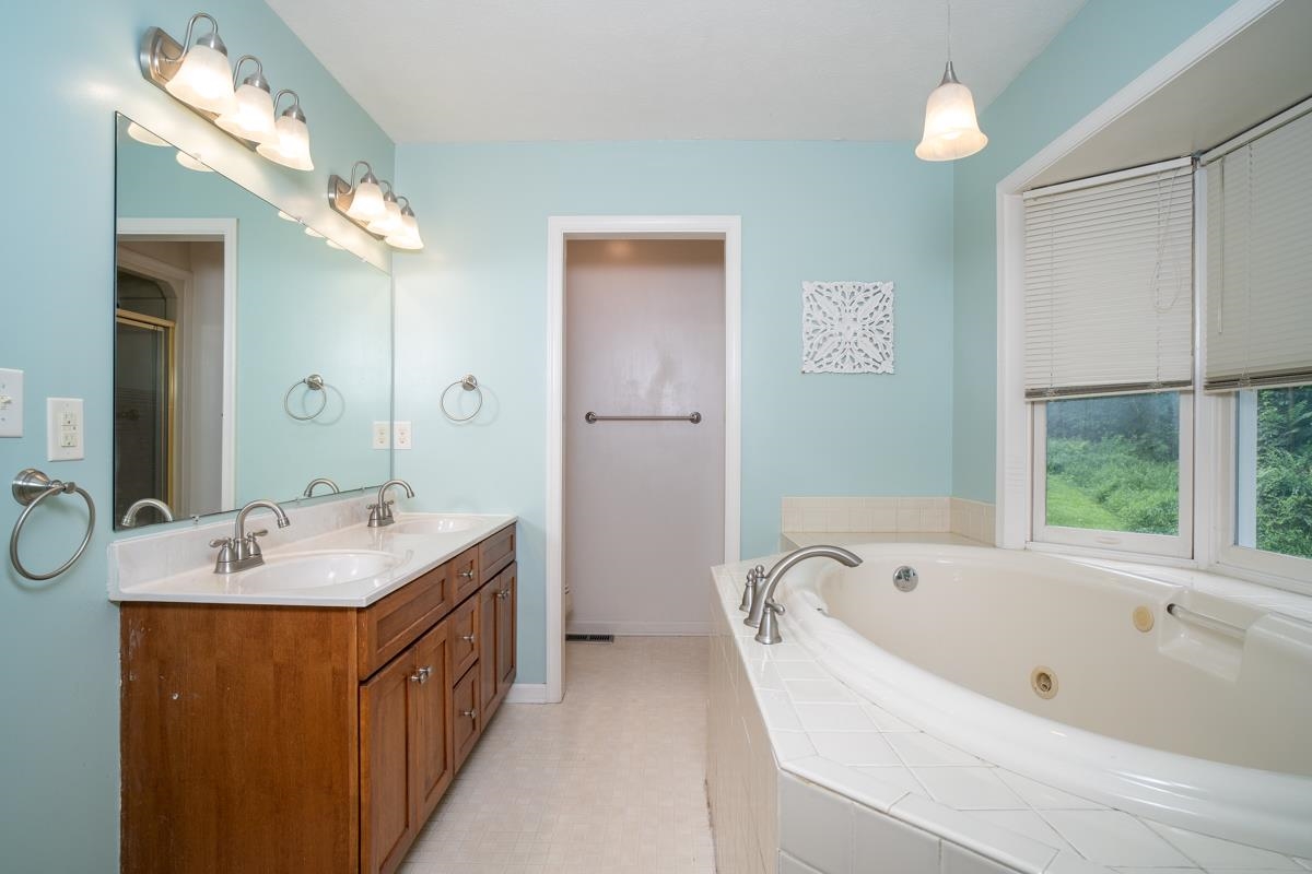 41 RIDGETOP DR, WEYERS CAVE, Virginia 24486, 4 Bedrooms Bedrooms, ,3 BathroomsBathrooms,Residential,41 RIDGETOP DR,680531 MLS # 680531 41 RIDGETOP DR, WEYERS CAVE, Virginia 24486, 4 Bedrooms Bedrooms, ,3 BathroomsBathrooms,Residential,41 RIDGETOP DR,680531 MLS # 680531