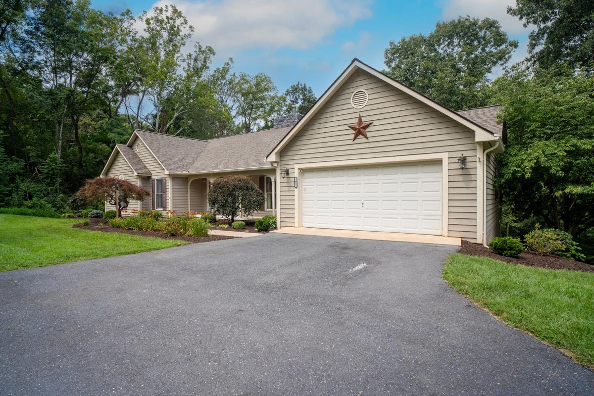 41 RIDGETOP DR, WEYERS CAVE, Virginia 24486, 4 Bedrooms Bedrooms, ,3 BathroomsBathrooms,Residential,41 RIDGETOP DR,680531 MLS # 680531 41 RIDGETOP DR, WEYERS CAVE, Virginia 24486, 4 Bedrooms Bedrooms, ,3 BathroomsBathrooms,Residential,41 RIDGETOP DR,680531 MLS # 680531