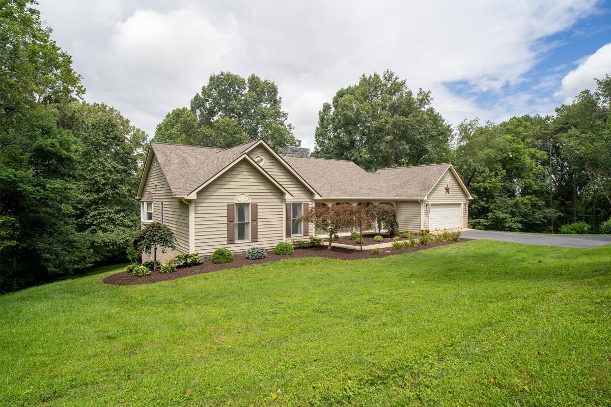 41 RIDGETOP DR, WEYERS CAVE, Virginia 24486, 4 Bedrooms Bedrooms, ,3 BathroomsBathrooms,Residential,41 RIDGETOP DR,680531 MLS # 680531 41 RIDGETOP DR, WEYERS CAVE, Virginia 24486, 4 Bedrooms Bedrooms, ,3 BathroomsBathrooms,Residential,41 RIDGETOP DR,680531 MLS # 680531