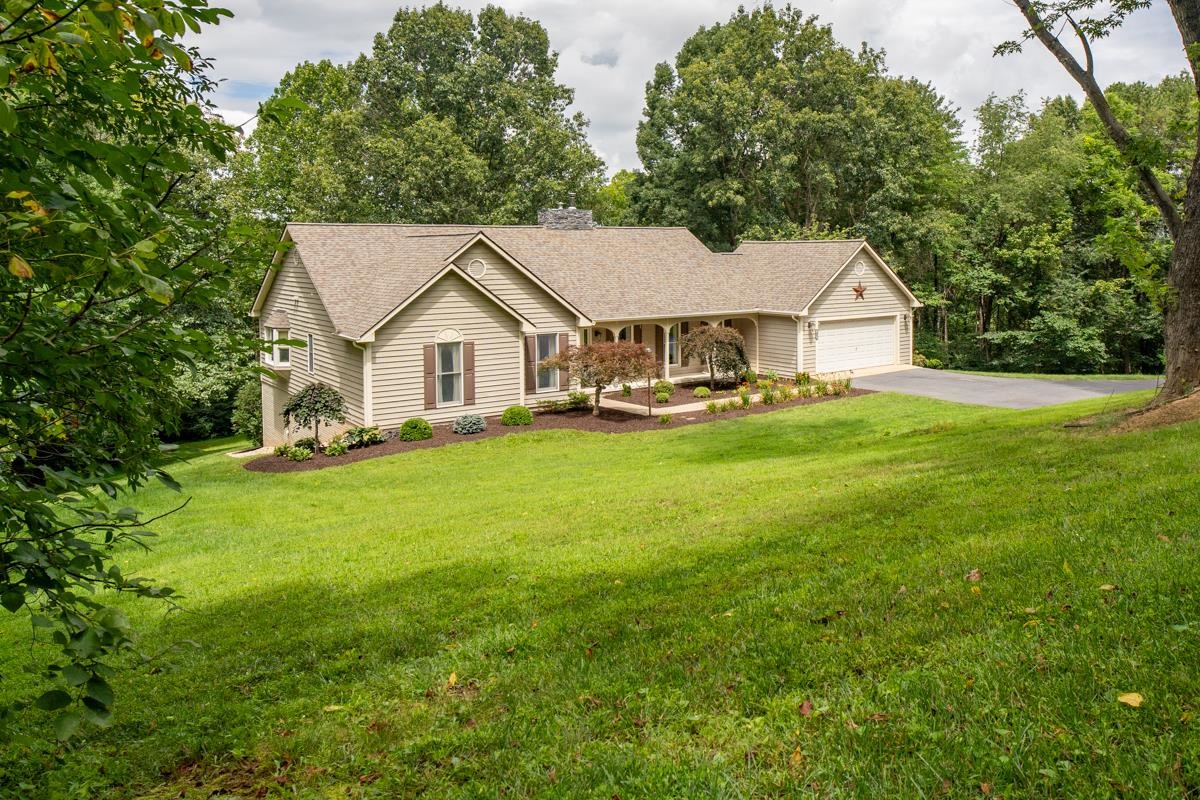 41 RIDGETOP DR, WEYERS CAVE, Virginia 24486, 4 Bedrooms Bedrooms, ,3 BathroomsBathrooms,Residential,41 RIDGETOP DR,680531 MLS # 680531 41 RIDGETOP DR, WEYERS CAVE, Virginia 24486, 4 Bedrooms Bedrooms, ,3 BathroomsBathrooms,Residential,41 RIDGETOP DR,680531 MLS # 680531
