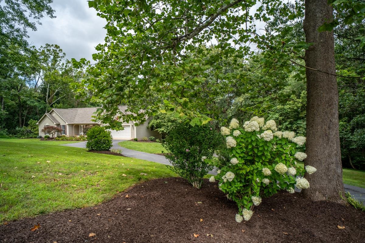 41 RIDGETOP DR, WEYERS CAVE, Virginia 24486, 4 Bedrooms Bedrooms, ,3 BathroomsBathrooms,Residential,41 RIDGETOP DR,680531 MLS # 680531 41 RIDGETOP DR, WEYERS CAVE, Virginia 24486, 4 Bedrooms Bedrooms, ,3 BathroomsBathrooms,Residential,41 RIDGETOP DR,680531 MLS # 680531