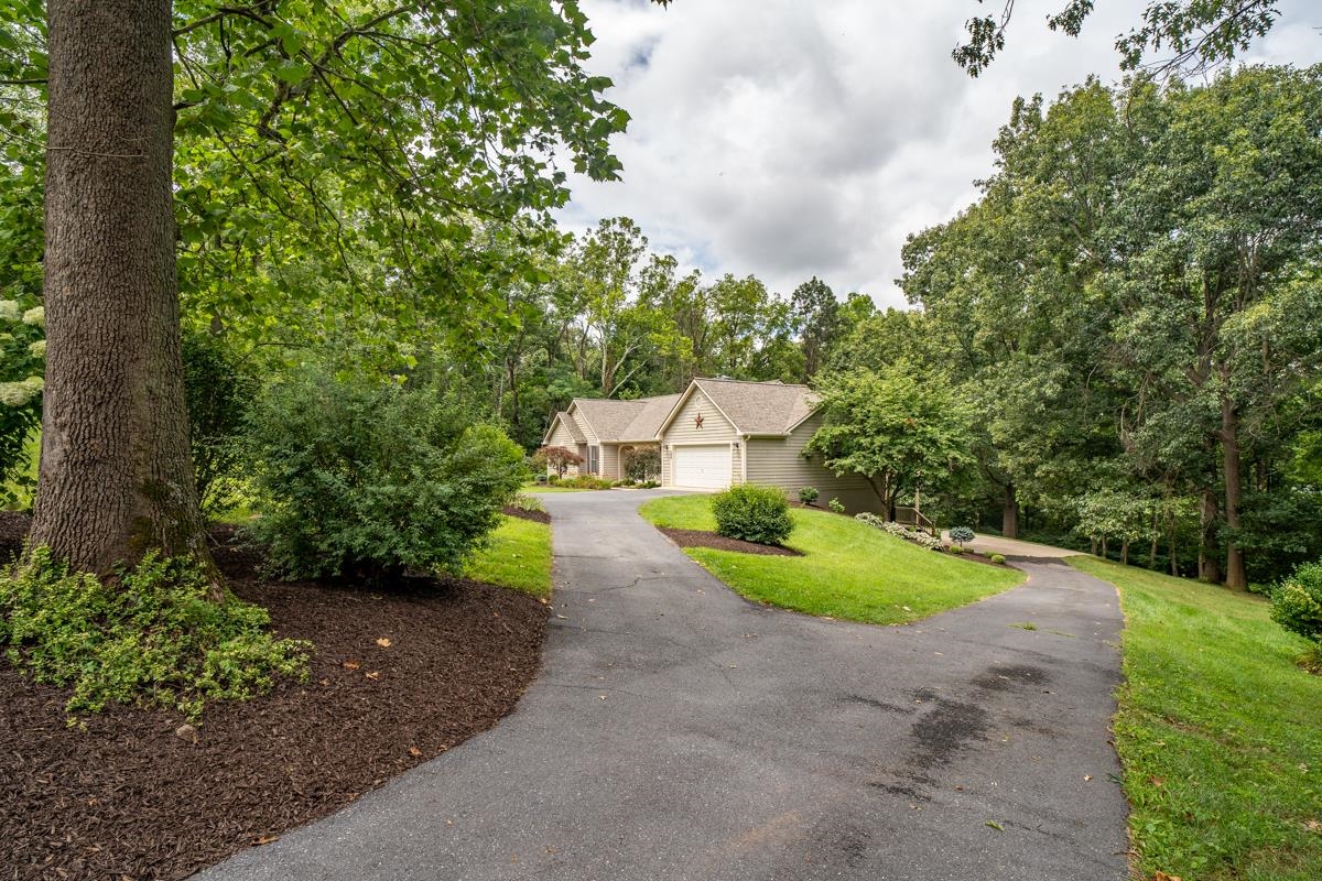 41 RIDGETOP DR, WEYERS CAVE, Virginia 24486, 4 Bedrooms Bedrooms, ,3 BathroomsBathrooms,Residential,41 RIDGETOP DR,680531 MLS # 680531 41 RIDGETOP DR, WEYERS CAVE, Virginia 24486, 4 Bedrooms Bedrooms, ,3 BathroomsBathrooms,Residential,41 RIDGETOP DR,680531 MLS # 680531