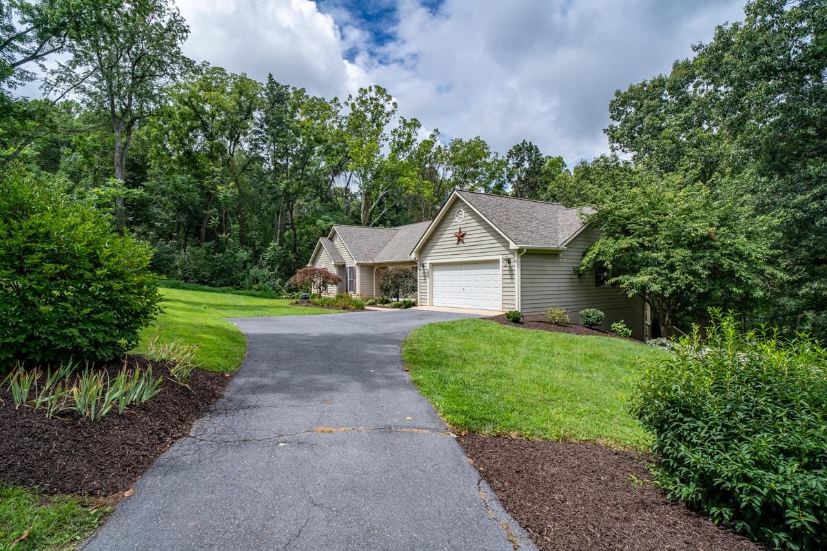 41 RIDGETOP DR, WEYERS CAVE, Virginia 24486, 4 Bedrooms Bedrooms, ,3 BathroomsBathrooms,Residential,41 RIDGETOP DR,680531 MLS # 680531 41 RIDGETOP DR, WEYERS CAVE, Virginia 24486, 4 Bedrooms Bedrooms, ,3 BathroomsBathrooms,Residential,41 RIDGETOP DR,680531 MLS # 680531