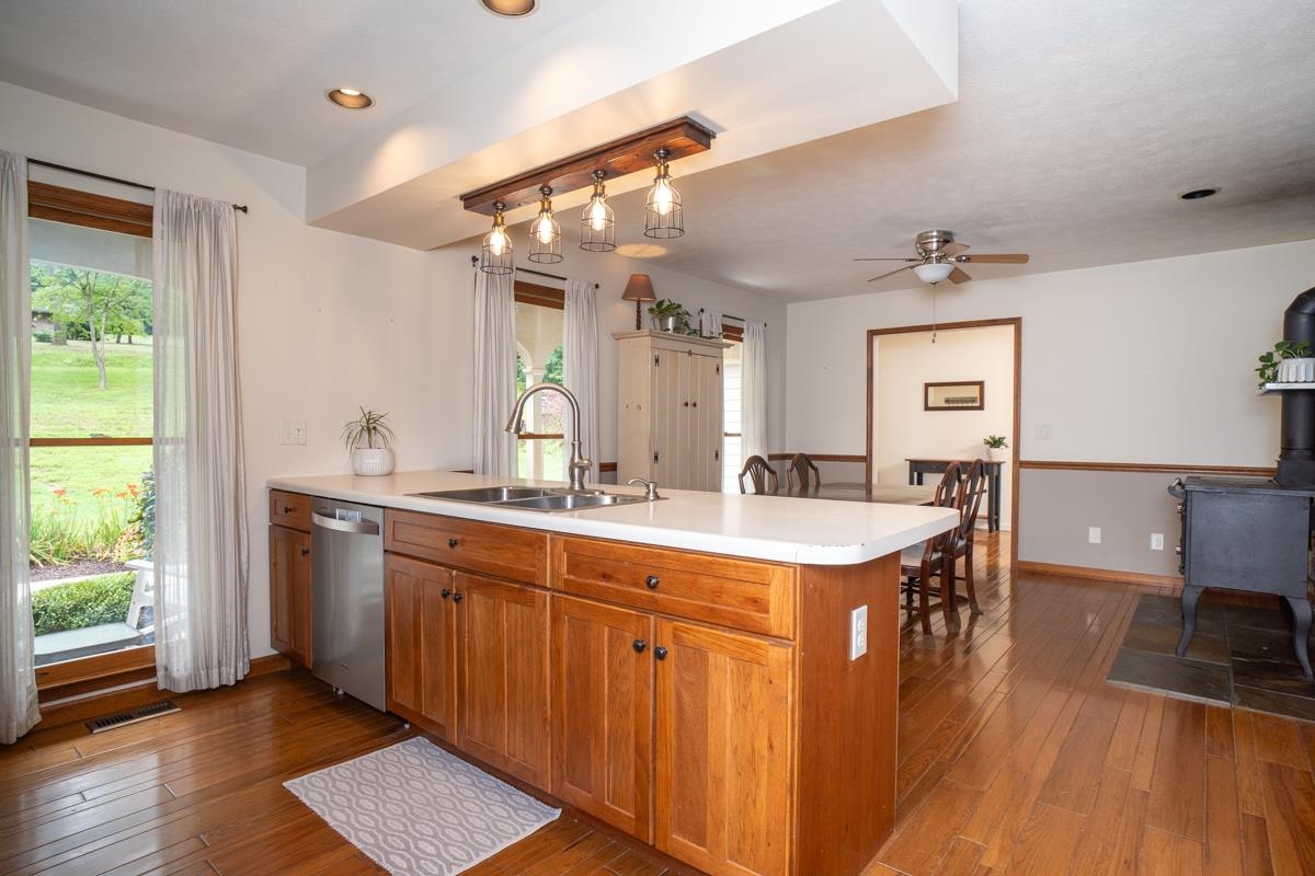 41 RIDGETOP DR, WEYERS CAVE, Virginia 24486, 4 Bedrooms Bedrooms, ,3 BathroomsBathrooms,Residential,41 RIDGETOP DR,680531 MLS # 680531 41 RIDGETOP DR, WEYERS CAVE, Virginia 24486, 4 Bedrooms Bedrooms, ,3 BathroomsBathrooms,Residential,41 RIDGETOP DR,680531 MLS # 680531