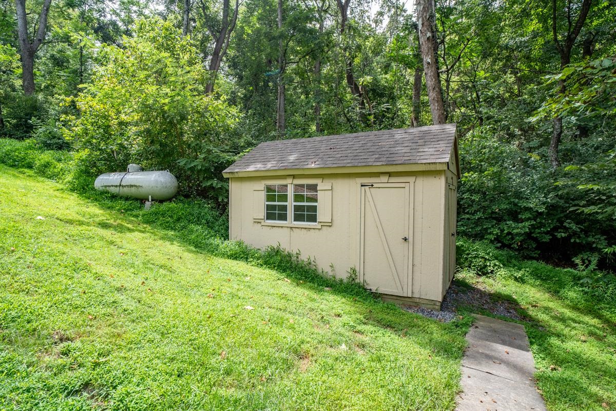41 RIDGETOP DR, WEYERS CAVE, Virginia 24486, 4 Bedrooms Bedrooms, ,3 BathroomsBathrooms,Residential,41 RIDGETOP DR,680531 MLS # 680531 41 RIDGETOP DR, WEYERS CAVE, Virginia 24486, 4 Bedrooms Bedrooms, ,3 BathroomsBathrooms,Residential,41 RIDGETOP DR,680531 MLS # 680531
