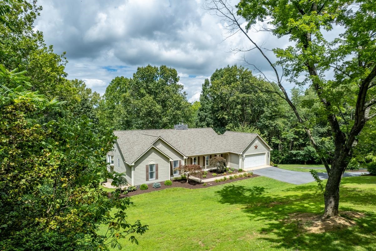 41 RIDGETOP DR, WEYERS CAVE, Virginia 24486, 4 Bedrooms Bedrooms, ,3 BathroomsBathrooms,Residential,41 RIDGETOP DR,680531 MLS # 680531 41 RIDGETOP DR, WEYERS CAVE, Virginia 24486, 4 Bedrooms Bedrooms, ,3 BathroomsBathrooms,Residential,41 RIDGETOP DR,680531 MLS # 680531