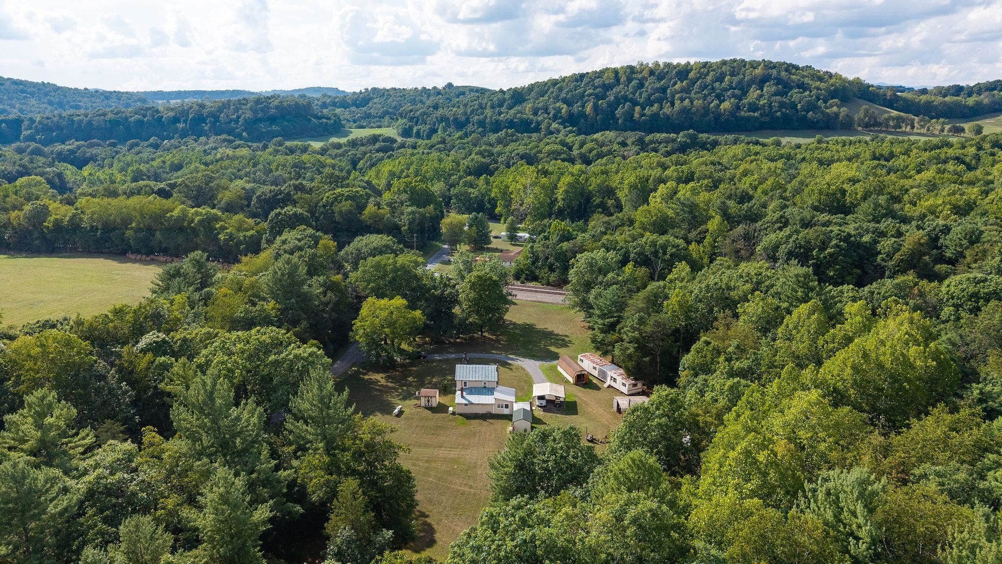 48 FAUVER MINE LN, RAPHINE, Virginia 24472, 2 Bedrooms Bedrooms, ,2 BathroomsBathrooms,Residential,48 FAUVER MINE LN,680532 MLS # 680532