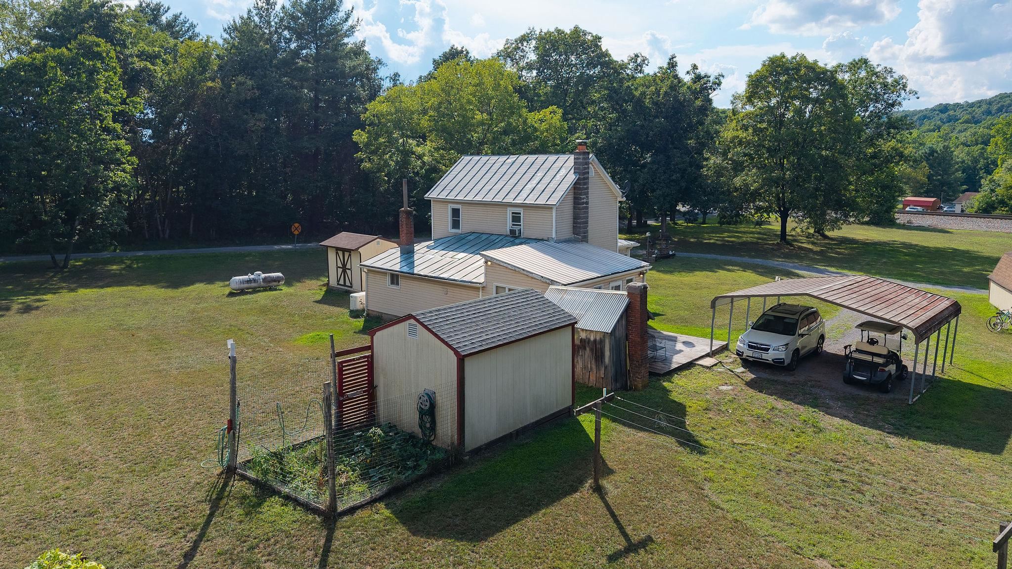 48 FAUVER MINE LN, RAPHINE, Virginia 24472, 2 Bedrooms Bedrooms, ,2 BathroomsBathrooms,Residential,48 FAUVER MINE LN,680532 MLS # 680532