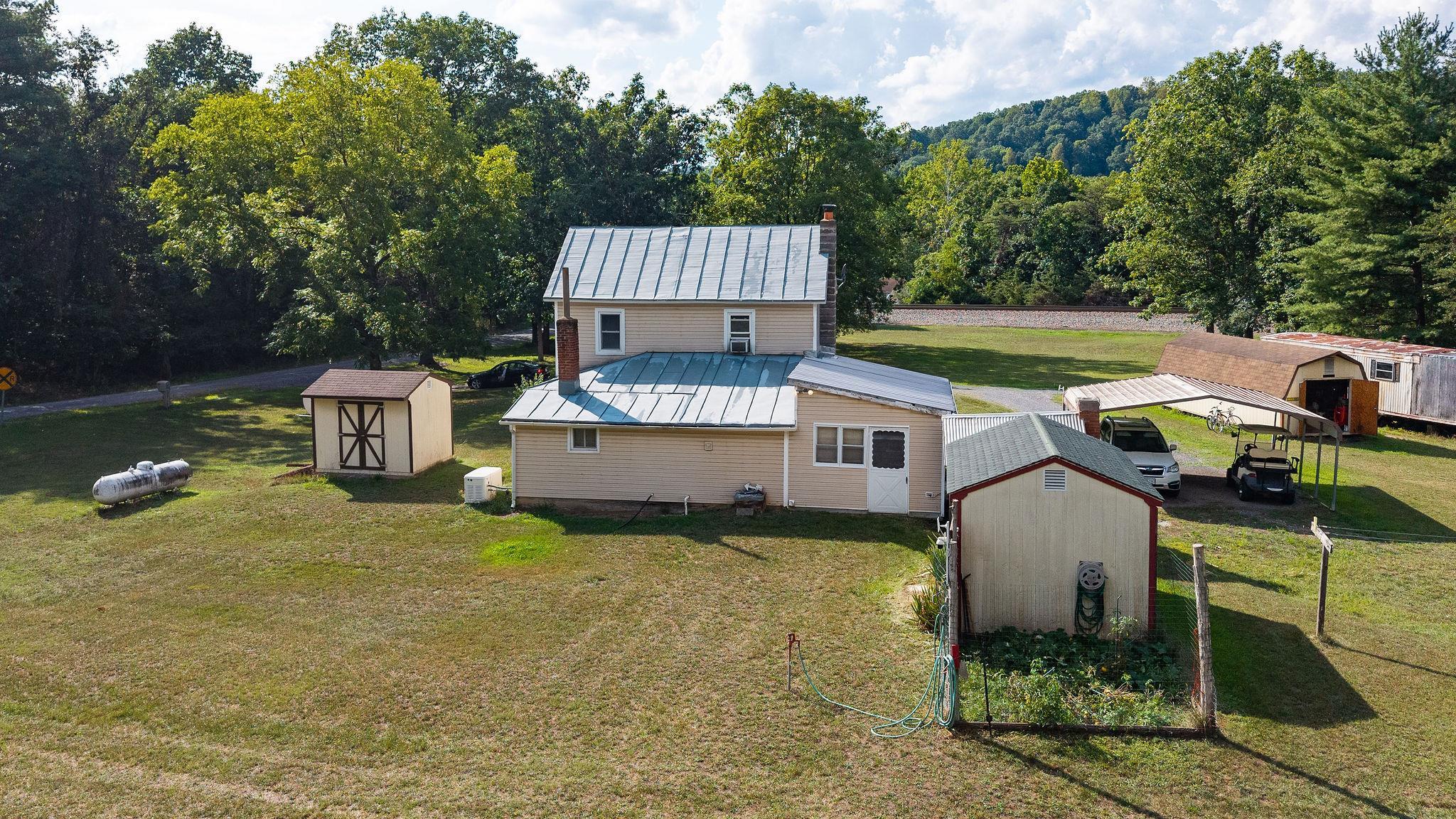 48 FAUVER MINE LN, RAPHINE, Virginia 24472, 2 Bedrooms Bedrooms, ,2 BathroomsBathrooms,Residential,48 FAUVER MINE LN,680532 MLS # 680532