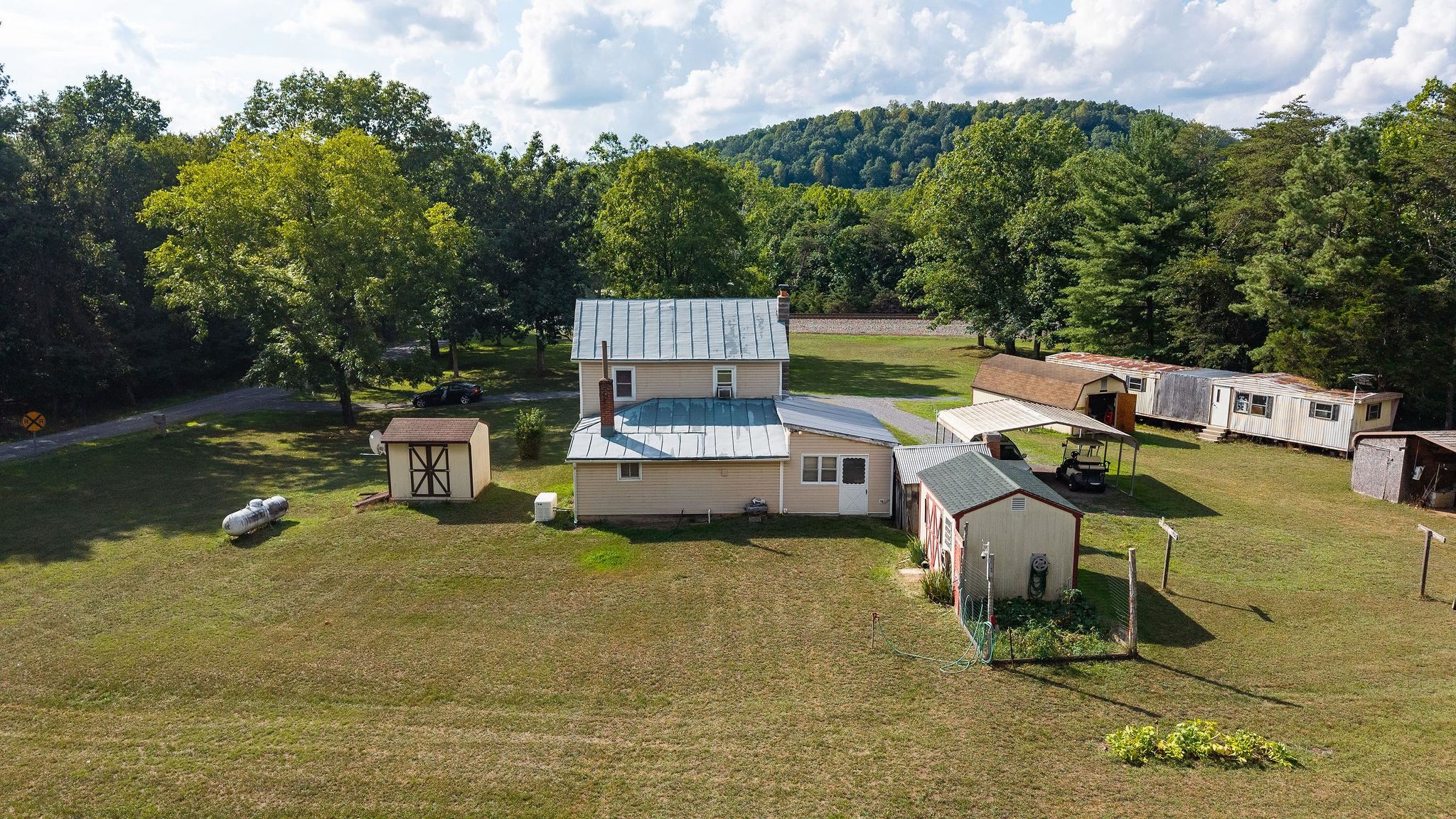 48 FAUVER MINE LN, RAPHINE, Virginia 24472, 2 Bedrooms Bedrooms, ,2 BathroomsBathrooms,Residential,48 FAUVER MINE LN,680532 MLS # 680532