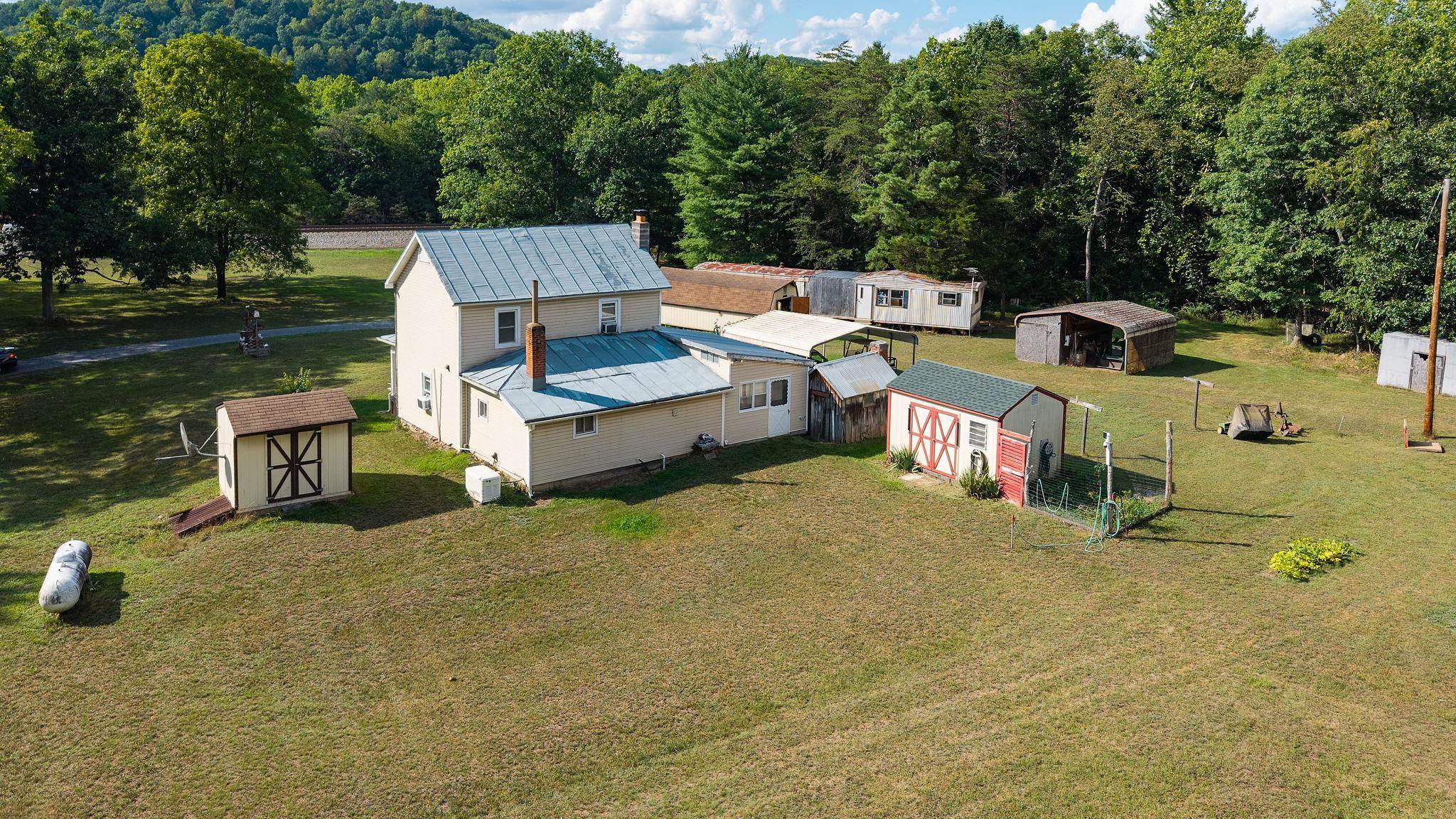 48 FAUVER MINE LN, RAPHINE, Virginia 24472, 2 Bedrooms Bedrooms, ,2 BathroomsBathrooms,Residential,48 FAUVER MINE LN,680532 MLS # 680532
