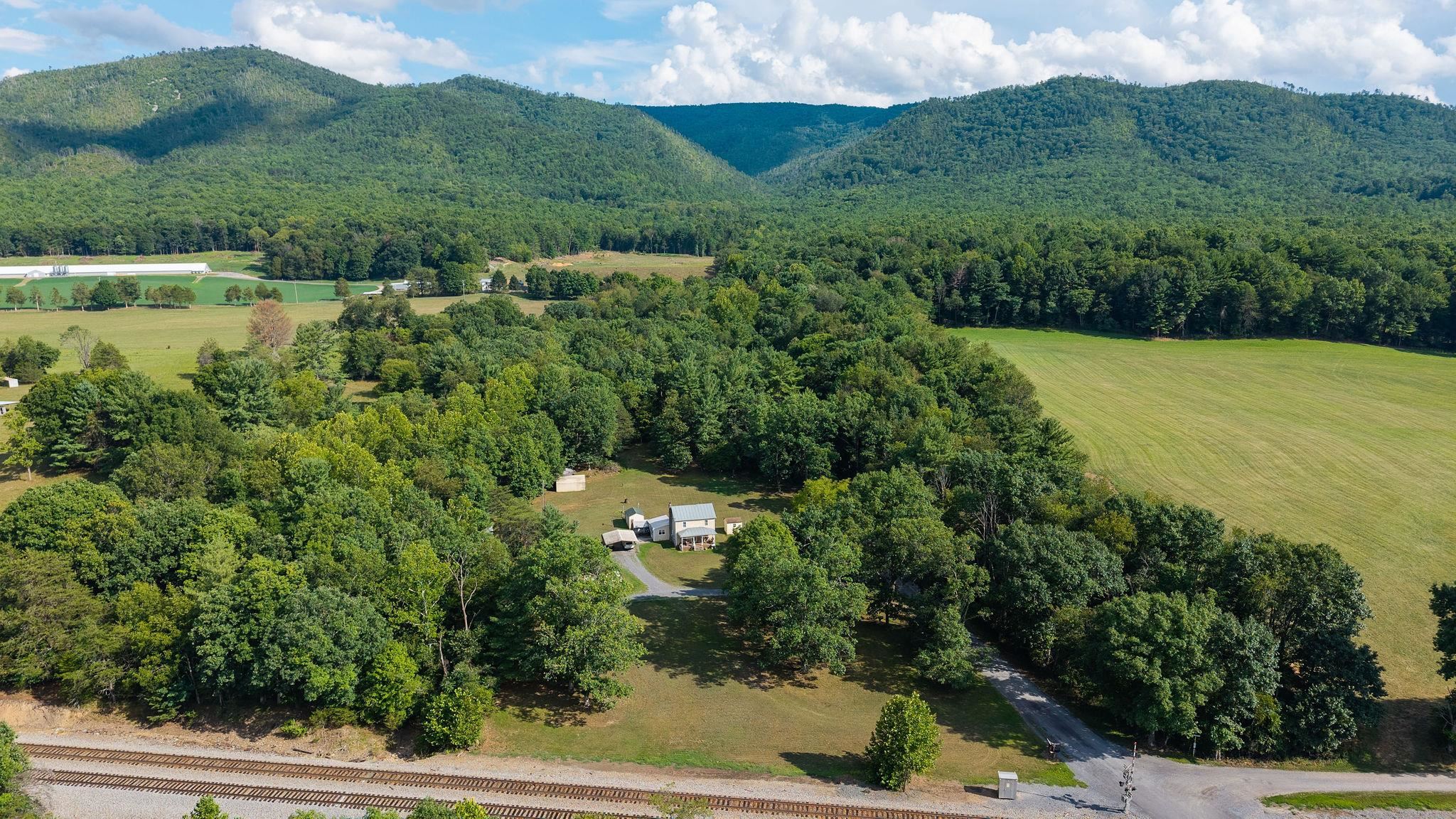 48 FAUVER MINE LN, RAPHINE, Virginia 24472, 2 Bedrooms Bedrooms, ,2 BathroomsBathrooms,Residential,48 FAUVER MINE LN,680532 MLS # 680532
