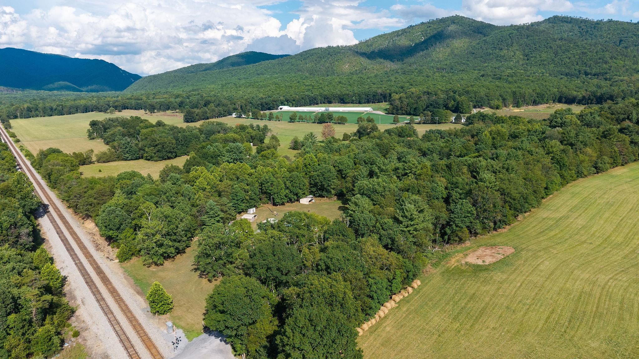 48 FAUVER MINE LN, RAPHINE, Virginia 24472, 2 Bedrooms Bedrooms, ,2 BathroomsBathrooms,Residential,48 FAUVER MINE LN,680532 MLS # 680532