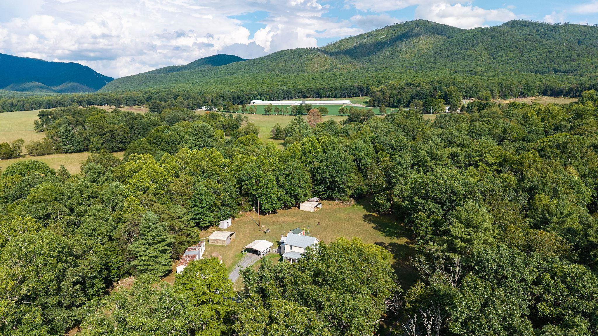 48 FAUVER MINE LN, RAPHINE, Virginia 24472, 2 Bedrooms Bedrooms, ,2 BathroomsBathrooms,Residential,48 FAUVER MINE LN,680532 MLS # 680532