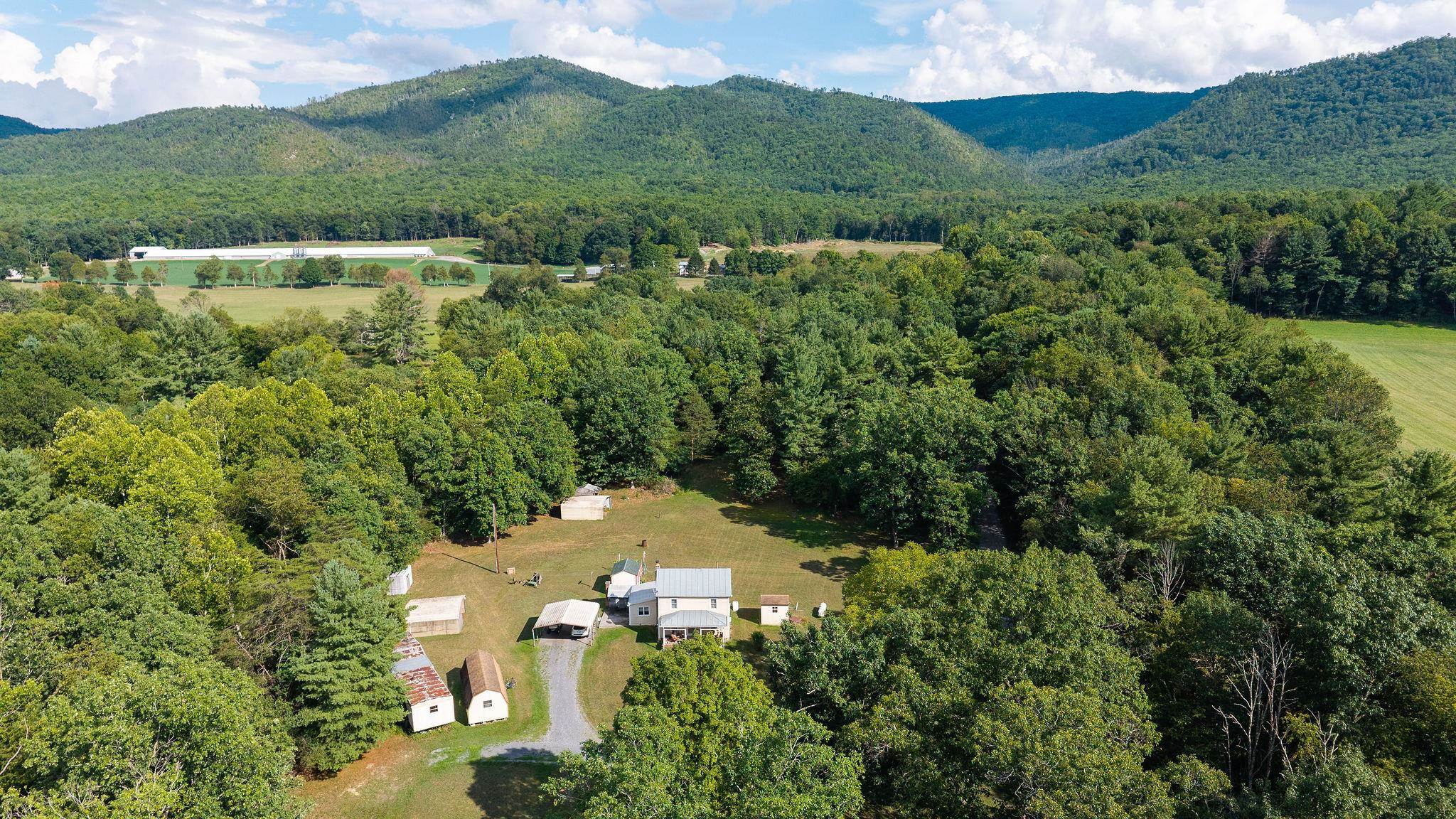 48 FAUVER MINE LN, RAPHINE, Virginia 24472, 2 Bedrooms Bedrooms, ,2 BathroomsBathrooms,Residential,48 FAUVER MINE LN,680532 MLS # 680532