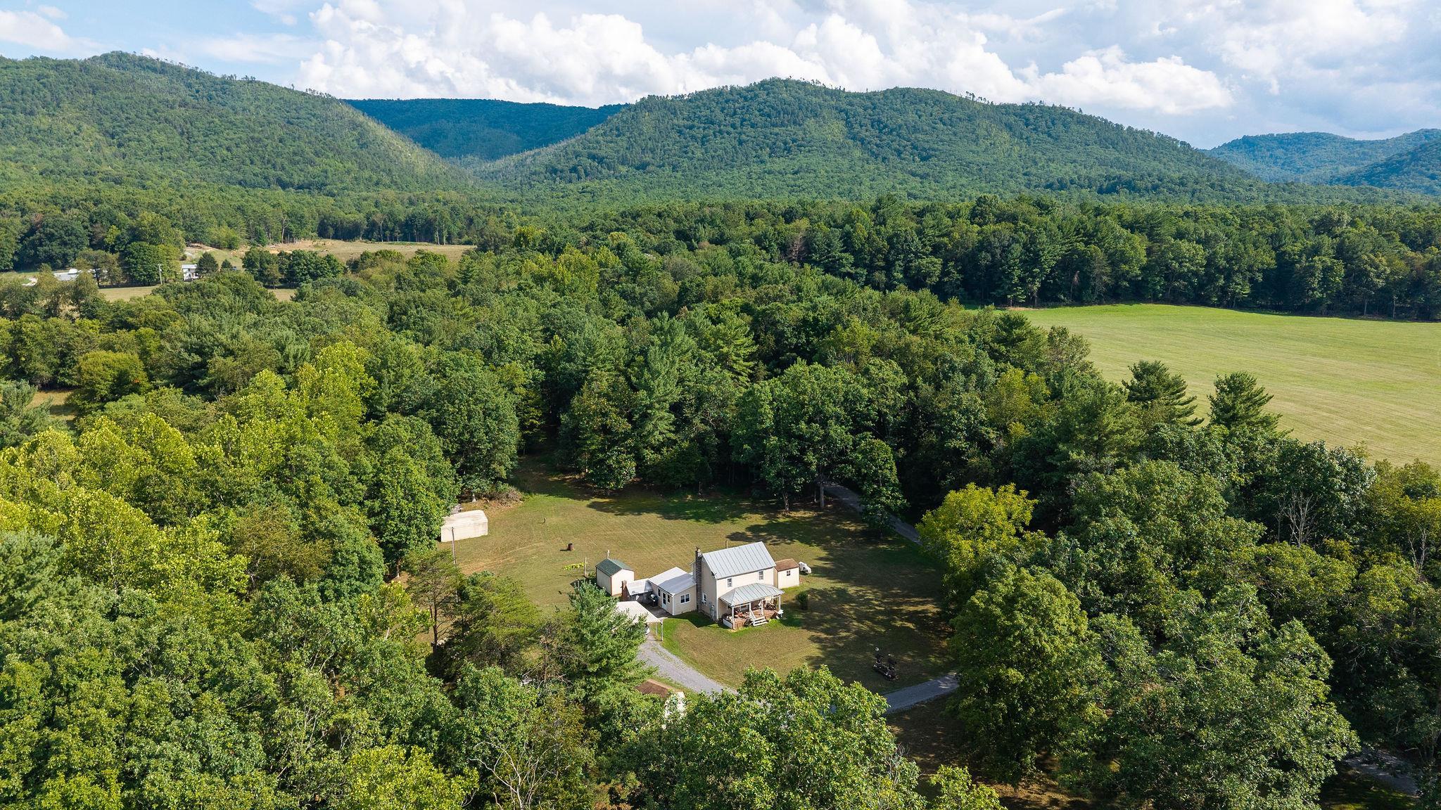 48 FAUVER MINE LN, RAPHINE, Virginia 24472, 2 Bedrooms Bedrooms, ,2 BathroomsBathrooms,Residential,48 FAUVER MINE LN,680532 MLS # 680532
