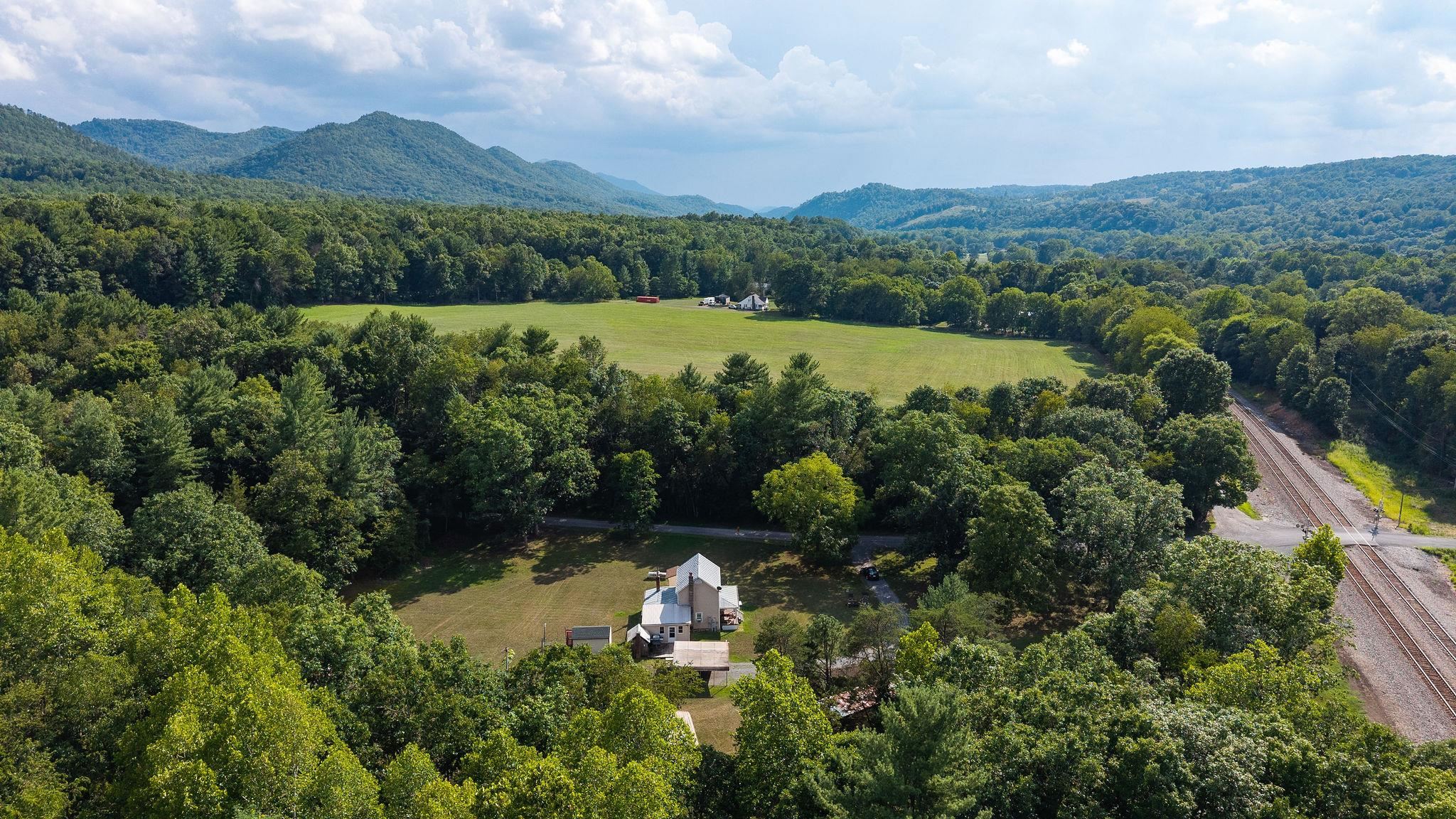 48 FAUVER MINE LN, RAPHINE, Virginia 24472, 2 Bedrooms Bedrooms, ,2 BathroomsBathrooms,Residential,48 FAUVER MINE LN,680532 MLS # 680532