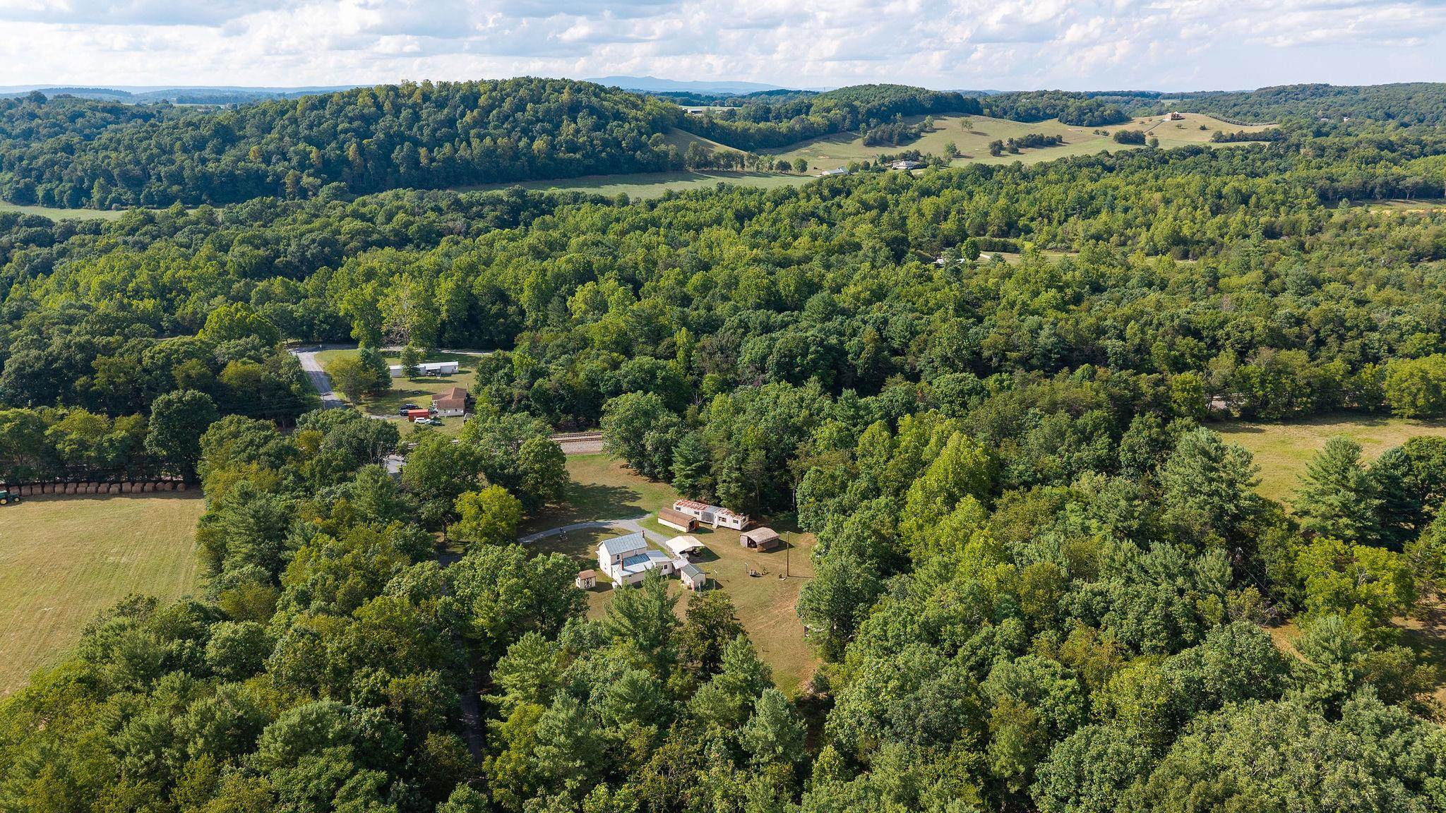 48 FAUVER MINE LN, RAPHINE, Virginia 24472, 2 Bedrooms Bedrooms, ,2 BathroomsBathrooms,Residential,48 FAUVER MINE LN,680532 MLS # 680532