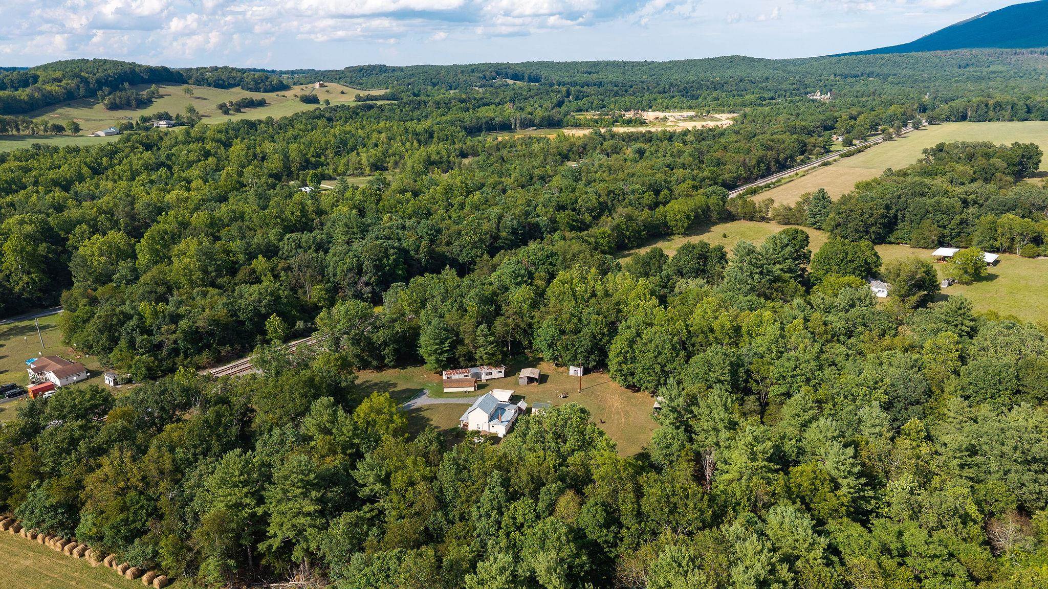 48 FAUVER MINE LN, RAPHINE, Virginia 24472, 2 Bedrooms Bedrooms, ,2 BathroomsBathrooms,Residential,48 FAUVER MINE LN,680532 MLS # 680532