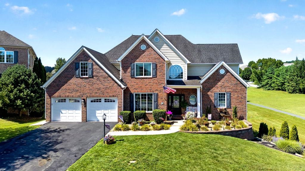 61 MEADOW GLEN DR, STAUNTON, Virginia 24401, 6 Bedrooms Bedrooms, ,4 BathroomsBathrooms,Residential,61 MEADOW GLEN DR,680533 MLS # 680533