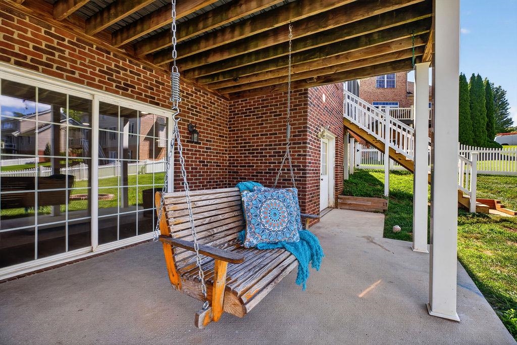61 MEADOW GLEN DR, STAUNTON, Virginia 24401, 6 Bedrooms Bedrooms, ,4 BathroomsBathrooms,Residential,61 MEADOW GLEN DR,680533 MLS # 680533