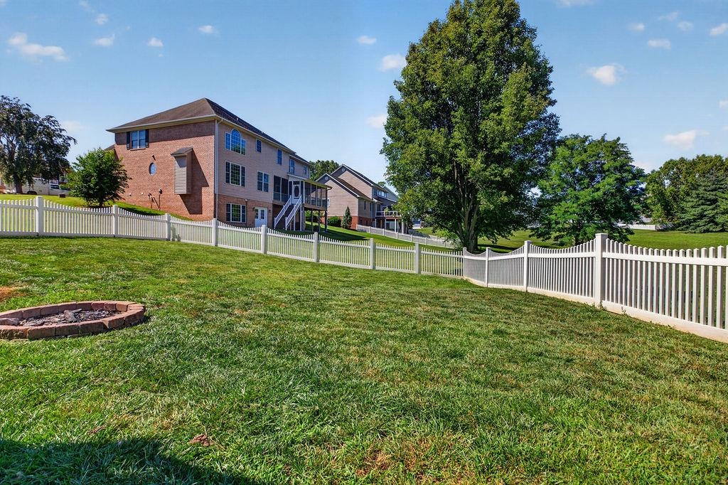 61 MEADOW GLEN DR, STAUNTON, Virginia 24401, 6 Bedrooms Bedrooms, ,4 BathroomsBathrooms,Residential,61 MEADOW GLEN DR,680533 MLS # 680533