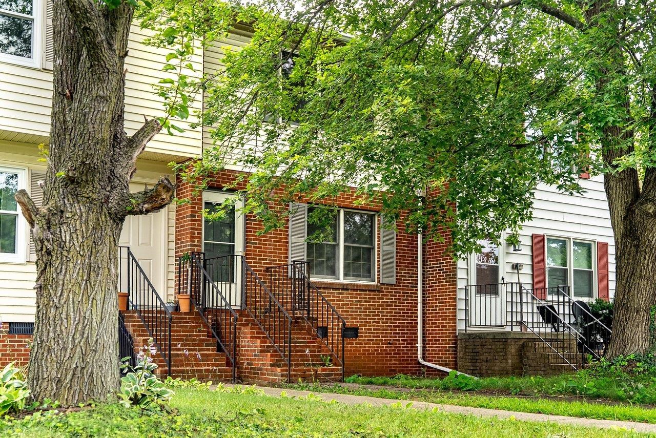 835 VINE ST, HARRISONBURG, Virginia 22802, 2 Bedrooms Bedrooms, ,1 BathroomBathrooms,Residential,835 VINE ST,680084 MLS # 680084