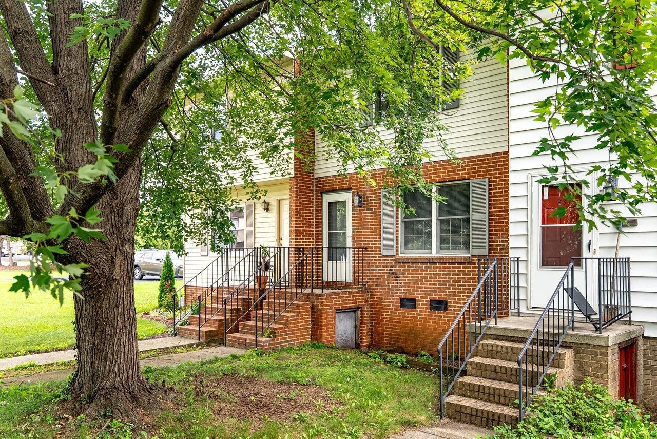 835 VINE ST, HARRISONBURG, Virginia 22802, 2 Bedrooms Bedrooms, ,1 BathroomBathrooms,Residential,835 VINE ST,680084 MLS # 680084