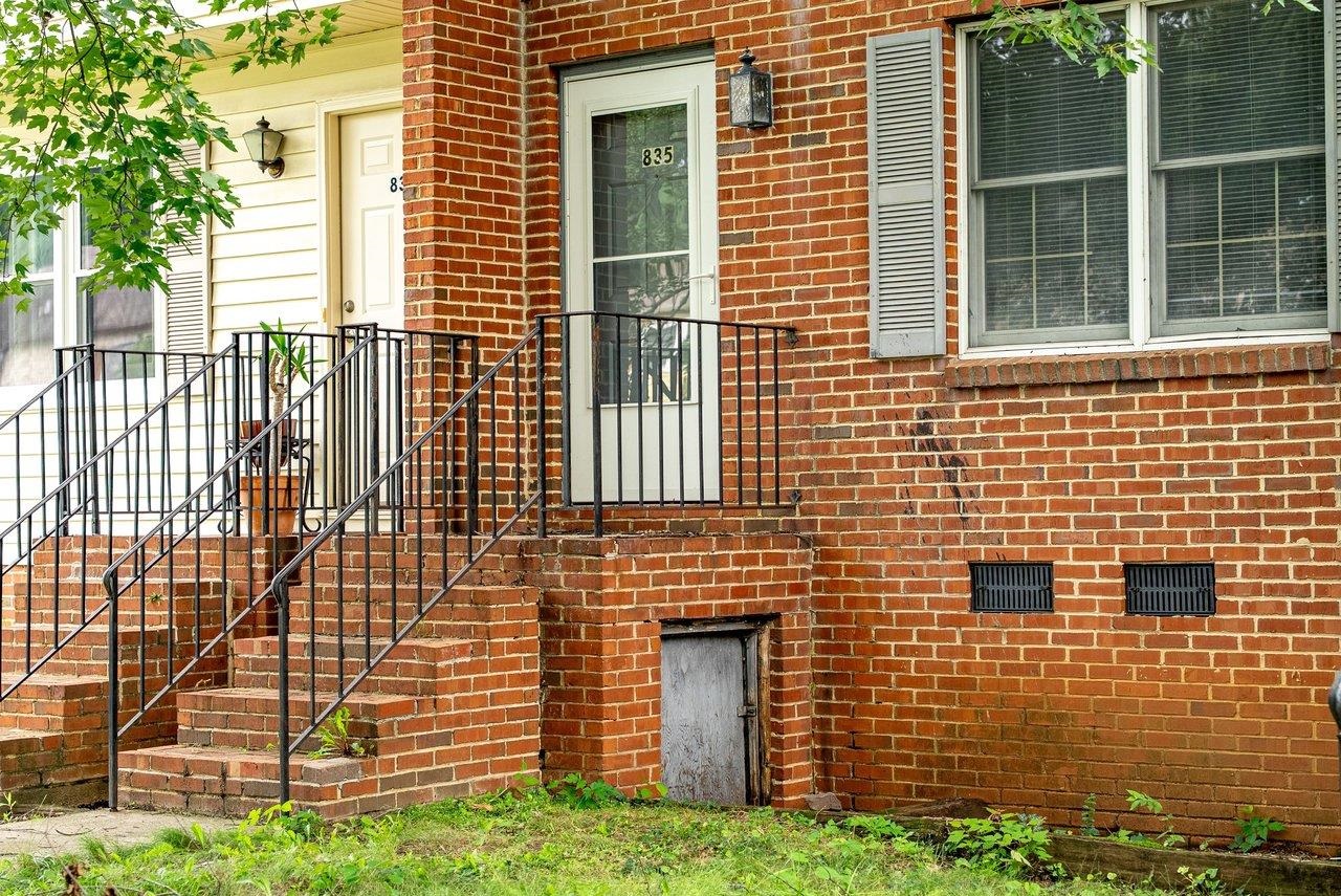 835 VINE ST, HARRISONBURG, Virginia 22802, 2 Bedrooms Bedrooms, ,1 BathroomBathrooms,Residential,835 VINE ST,680084 MLS # 680084