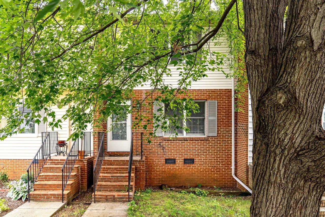 835 VINE ST, HARRISONBURG, Virginia 22802, 2 Bedrooms Bedrooms, ,1 BathroomBathrooms,Residential,835 VINE ST,680084 MLS # 680084