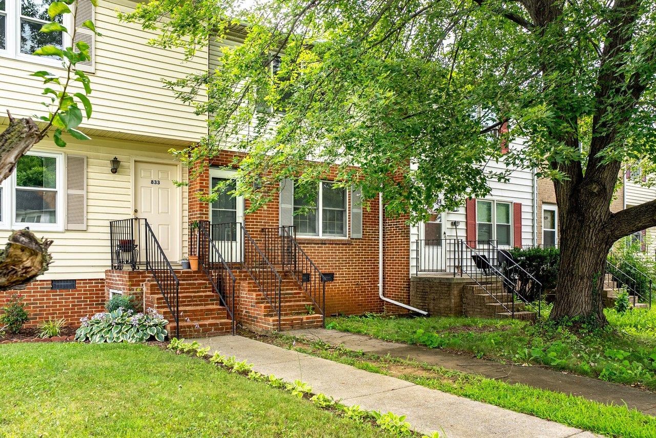 835 VINE ST, HARRISONBURG, Virginia 22802, 2 Bedrooms Bedrooms, ,1 BathroomBathrooms,Residential,835 VINE ST,680084 MLS # 680084