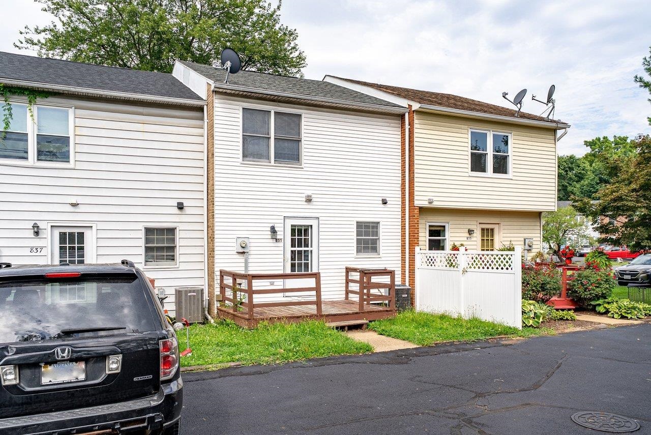 835 VINE ST, HARRISONBURG, Virginia 22802, 2 Bedrooms Bedrooms, ,1 BathroomBathrooms,Residential,835 VINE ST,680084 MLS # 680084