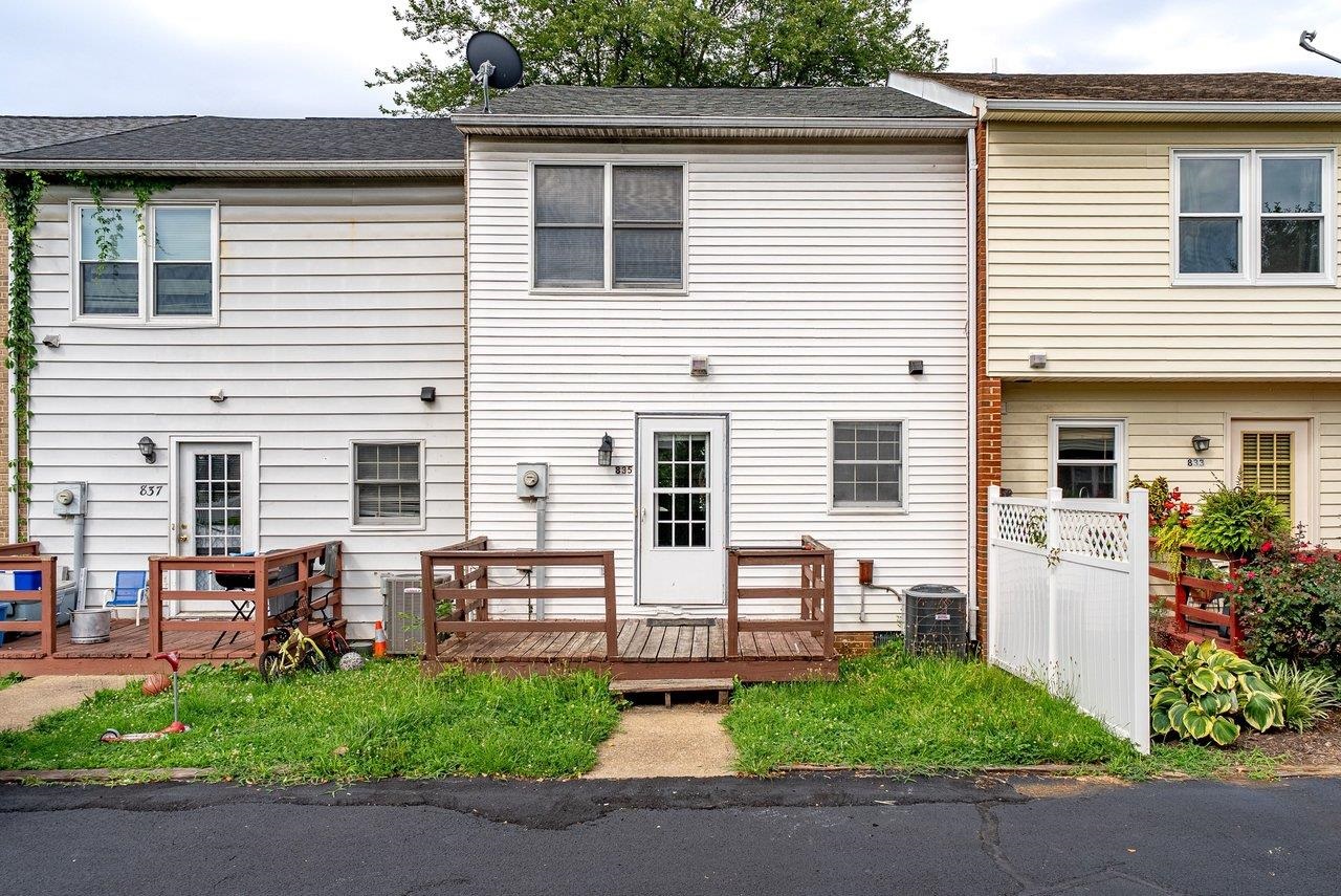 835 VINE ST, HARRISONBURG, Virginia 22802, 2 Bedrooms Bedrooms, ,1 BathroomBathrooms,Residential,835 VINE ST,680084 MLS # 680084