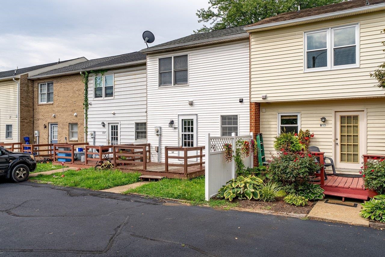 835 VINE ST, HARRISONBURG, Virginia 22802, 2 Bedrooms Bedrooms, ,1 BathroomBathrooms,Residential,835 VINE ST,680084 MLS # 680084