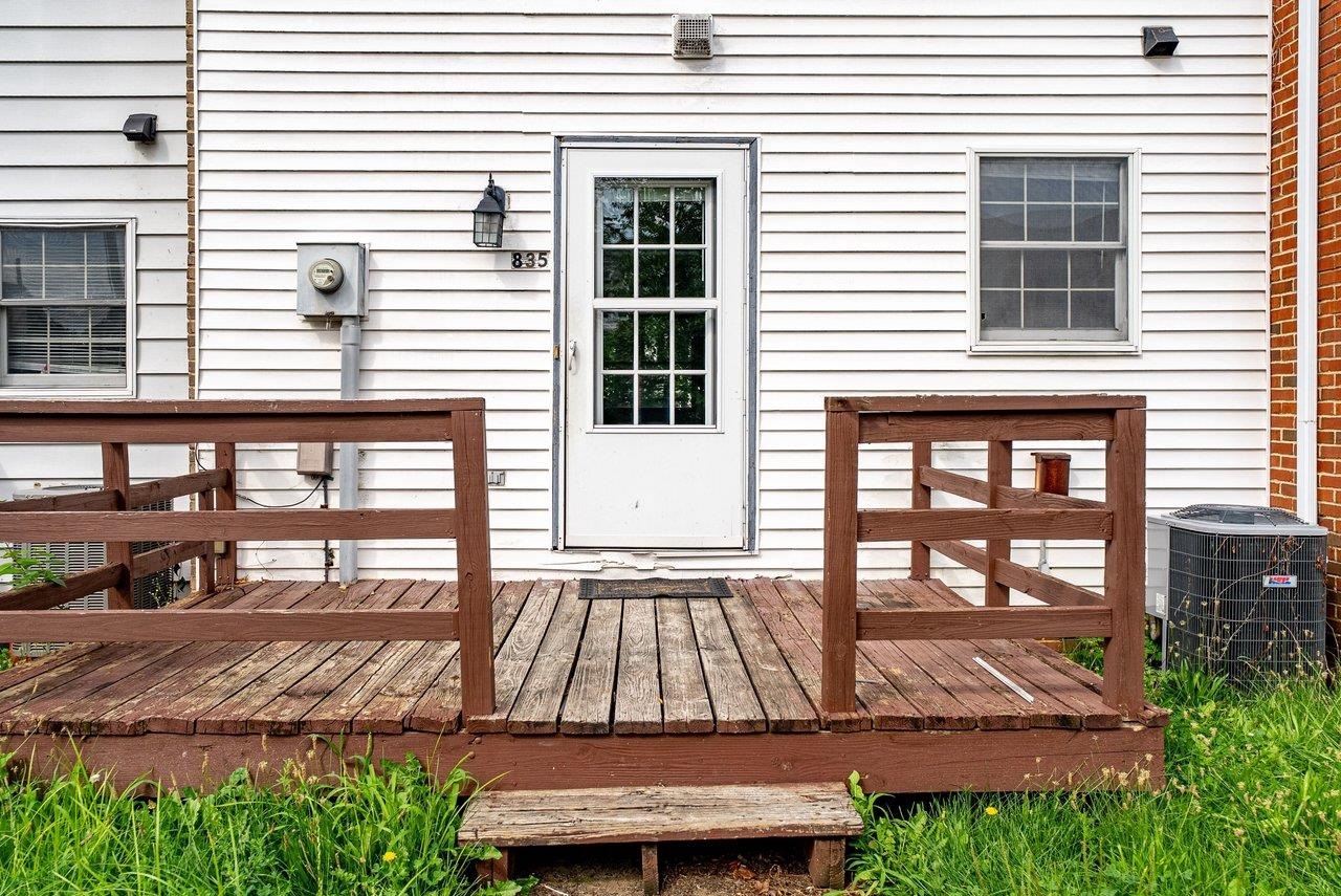 835 VINE ST, HARRISONBURG, Virginia 22802, 2 Bedrooms Bedrooms, ,1 BathroomBathrooms,Residential,835 VINE ST,680084 MLS # 680084