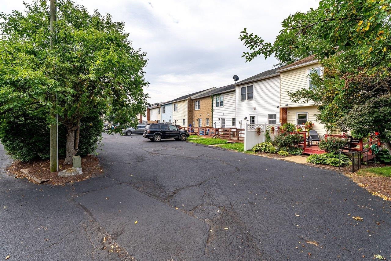 835 VINE ST, HARRISONBURG, Virginia 22802, 2 Bedrooms Bedrooms, ,1 BathroomBathrooms,Residential,835 VINE ST,680084 MLS # 680084
