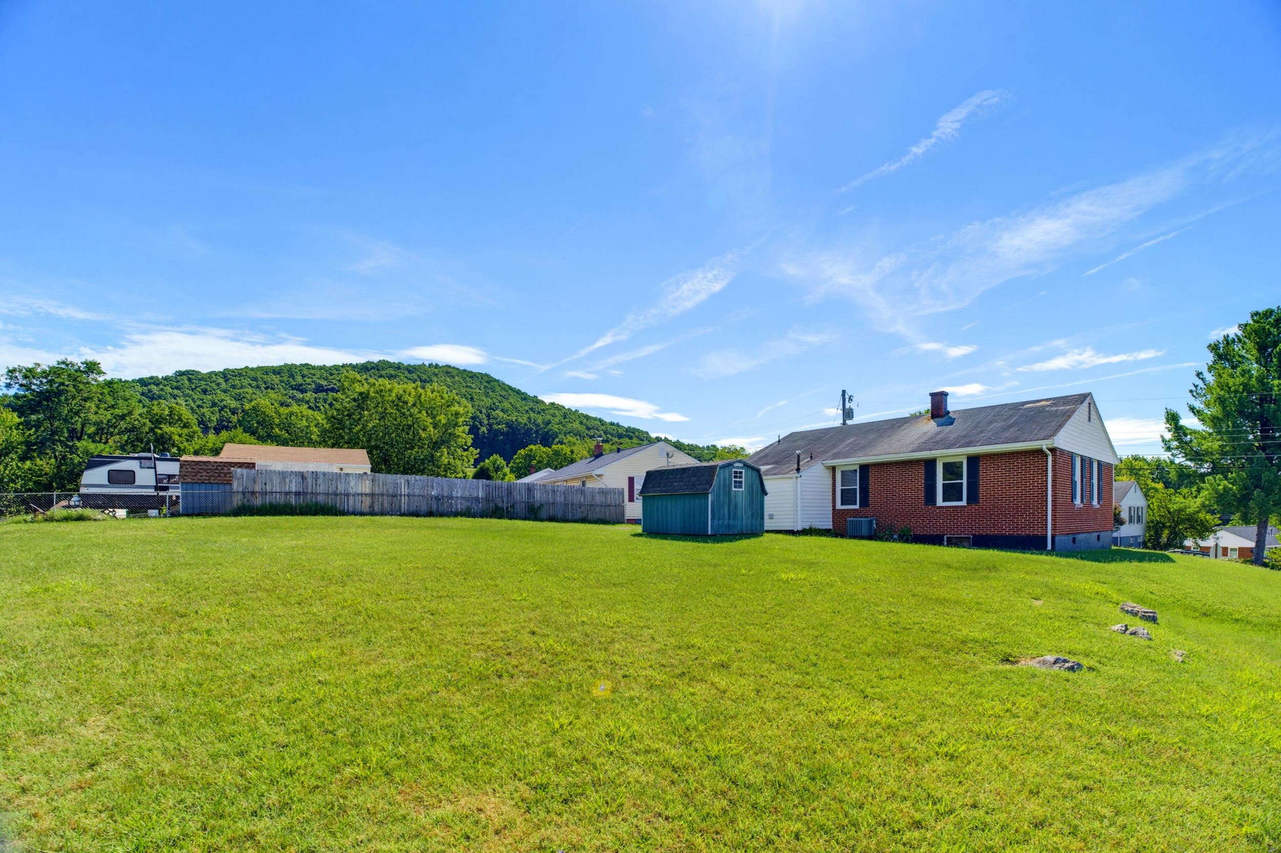 315 SHARON LN, STAUNTON, Virginia 24401, 3 Bedrooms Bedrooms, ,1 BathroomBathrooms,Residential,315 SHARON LN,680554 MLS # 680554 315 SHARON LN, STAUNTON, Virginia 24401, 3 Bedrooms Bedrooms, ,1 BathroomBathrooms,Residential,315 SHARON LN,680554 MLS # 680554