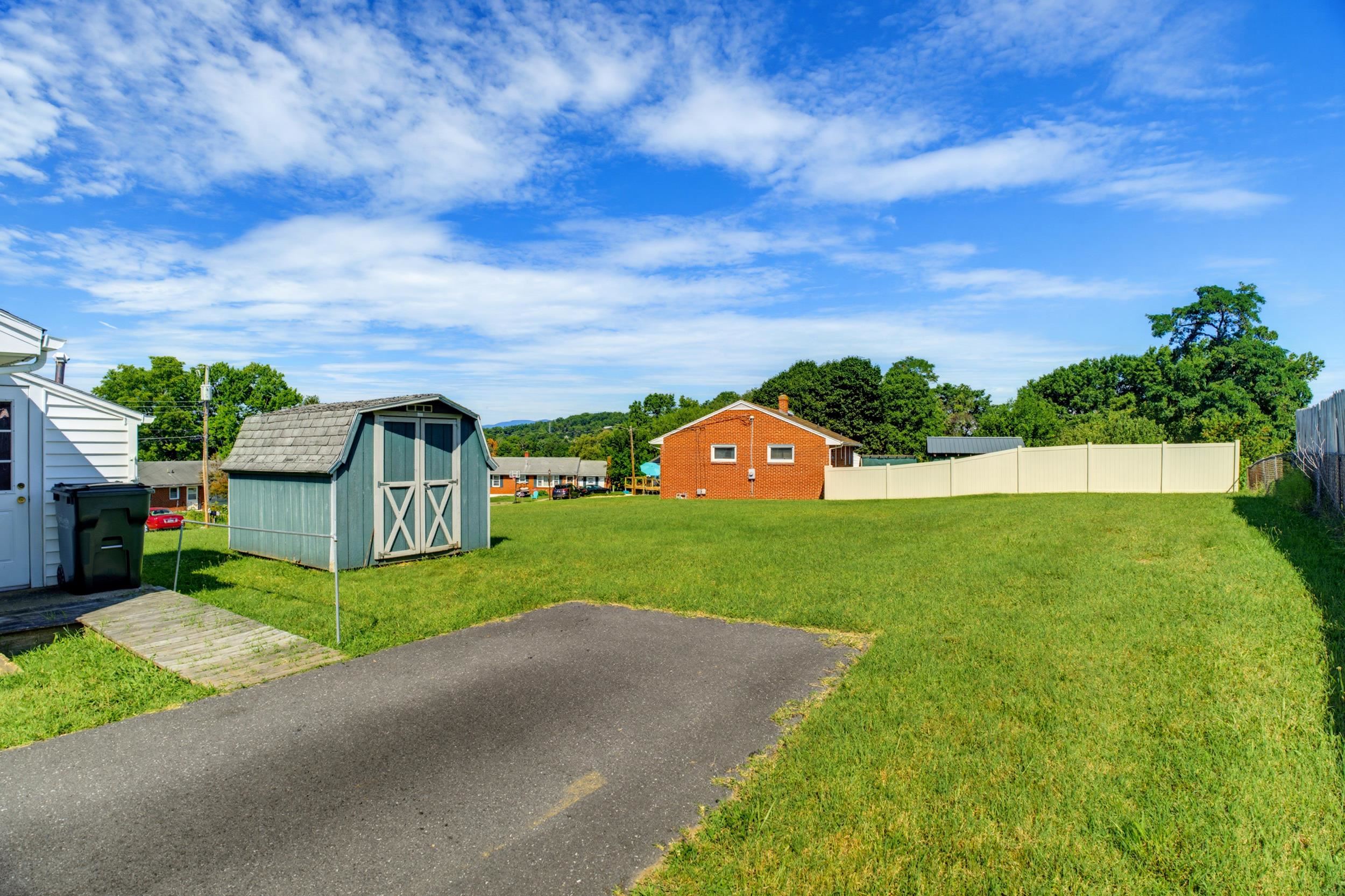 315 SHARON LN, STAUNTON, Virginia 24401, 3 Bedrooms Bedrooms, ,1 BathroomBathrooms,Residential,315 SHARON LN,680554 MLS # 680554 315 SHARON LN, STAUNTON, Virginia 24401, 3 Bedrooms Bedrooms, ,1 BathroomBathrooms,Residential,315 SHARON LN,680554 MLS # 680554