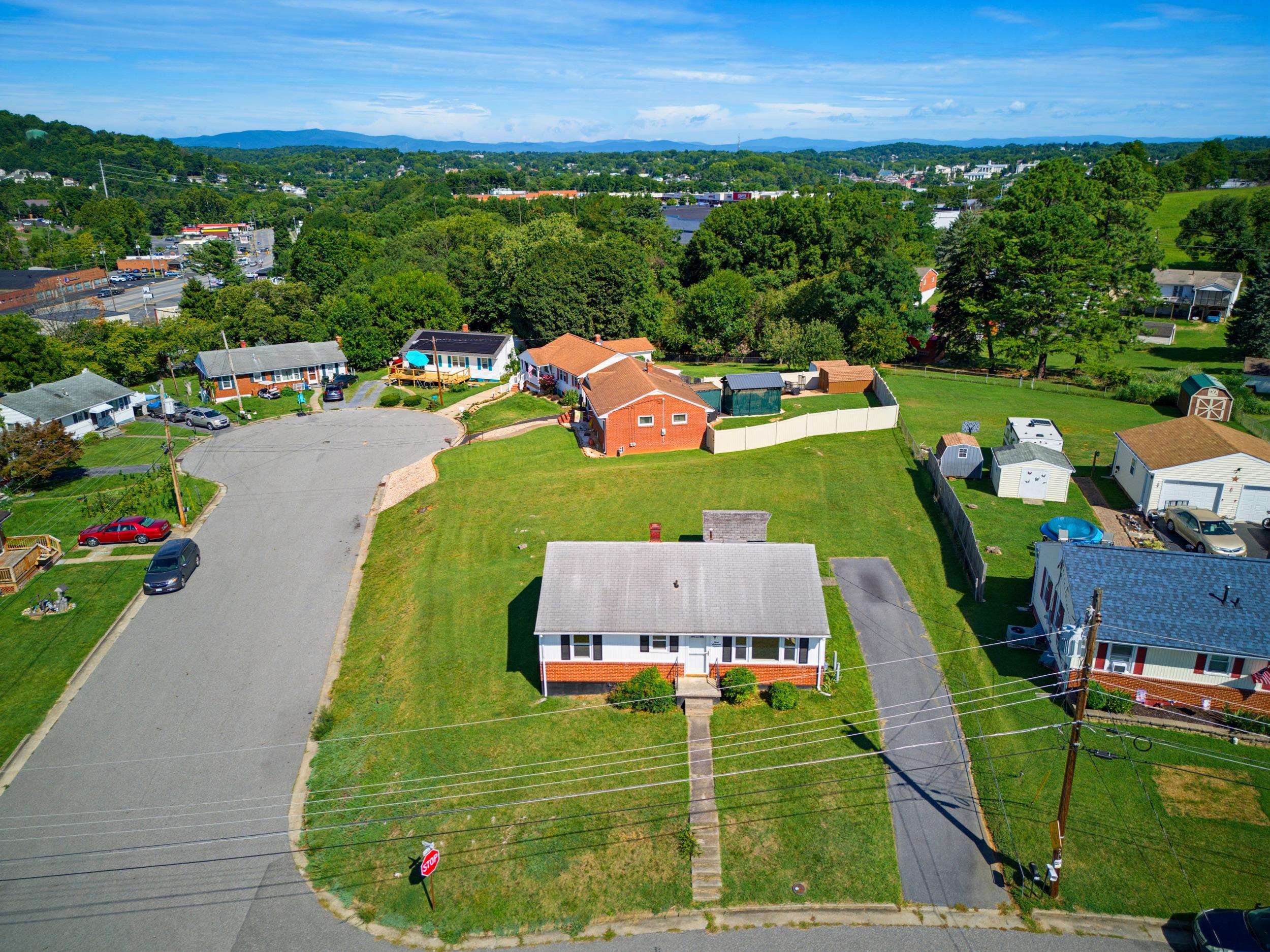 315 SHARON LN, STAUNTON, Virginia 24401, 3 Bedrooms Bedrooms, ,1 BathroomBathrooms,Residential,315 SHARON LN,680554 MLS # 680554 315 SHARON LN, STAUNTON, Virginia 24401, 3 Bedrooms Bedrooms, ,1 BathroomBathrooms,Residential,315 SHARON LN,680554 MLS # 680554