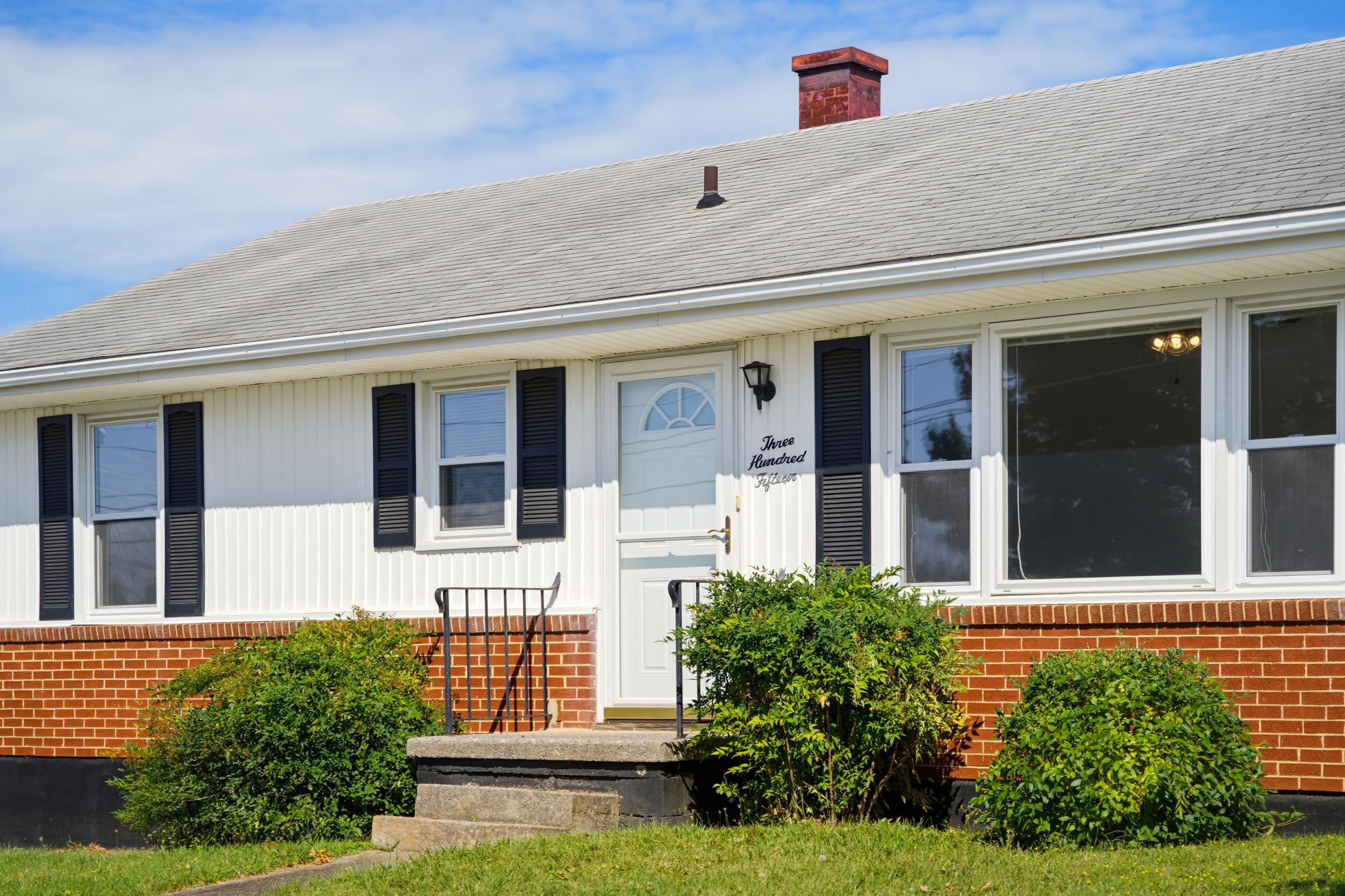 315 SHARON LN, STAUNTON, Virginia 24401, 3 Bedrooms Bedrooms, ,1 BathroomBathrooms,Residential,315 SHARON LN,680554 MLS # 680554 315 SHARON LN, STAUNTON, Virginia 24401, 3 Bedrooms Bedrooms, ,1 BathroomBathrooms,Residential,315 SHARON LN,680554 MLS # 680554
